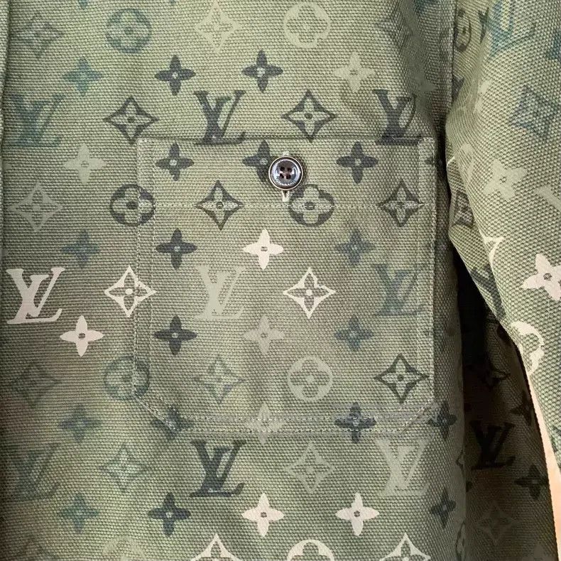 Louis Vuitton Louis Vuitton 26 New Lapel Full Print Work Shirt Size US L / EU 52-54 / 3 - 5 Thumbnail