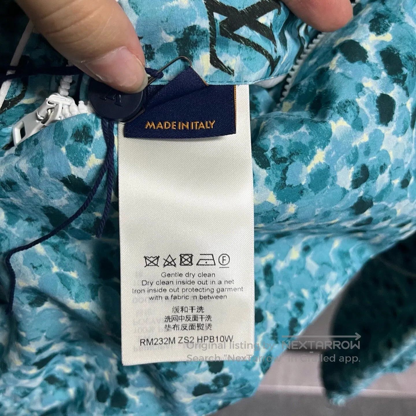 Louis Vuitton Louis Vuitton Logo-printed hooded long-sleeved jacket| Size US L / EU 52-54 / 3 - 5 Thumbnail