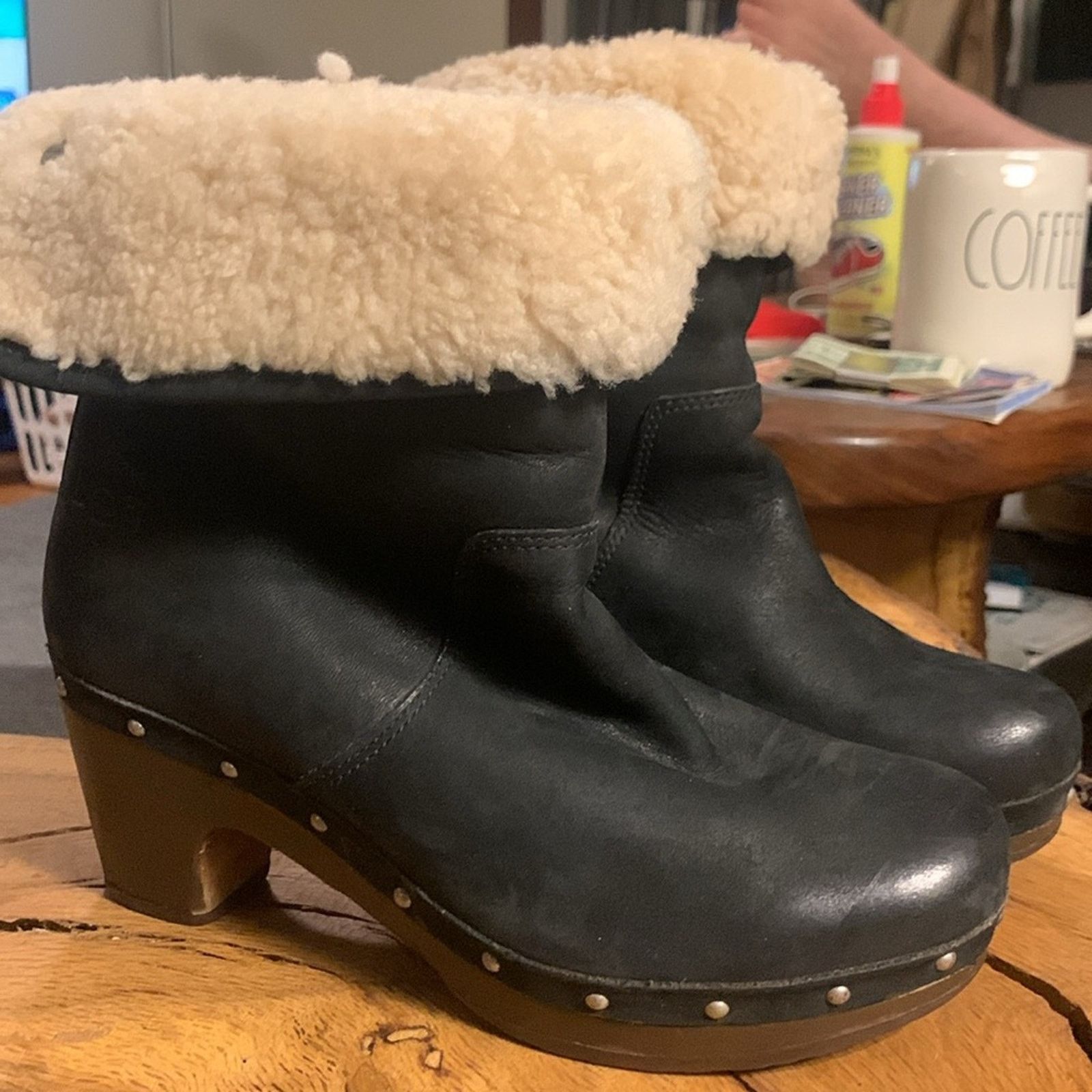 Ugg Uggs Lynnea black leather shearling clogs with studs detail Size US 5 / IT 35 - 3 Thumbnail