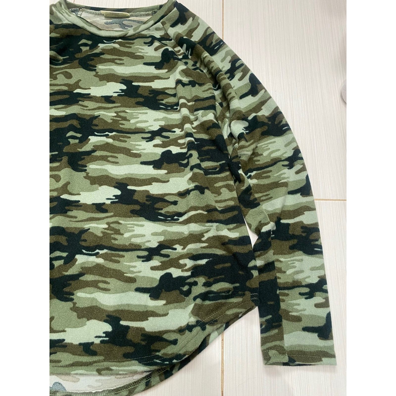 Other NWT Bobbie Brooks Camo Long Sleeve Crew Neck Super Cozy Top Size M / US 6-8 / IT 42-44 - 4 Thumbnail