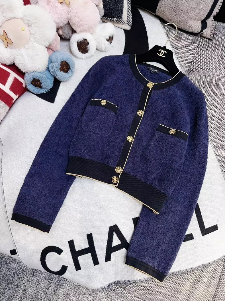 Chanel Chanel 19 Cruise Series Dark Blue Black Gold Edge Towel Tw Size S / US 4 / IT 40 - 1 Thumbnail