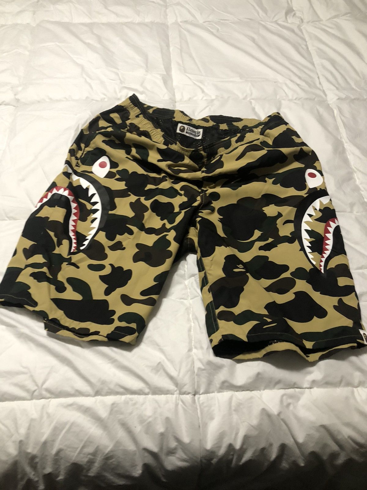 Bape Bape Yellow camo side shark beach shorts Size US 36 / EU 52 - 1 Thumbnail