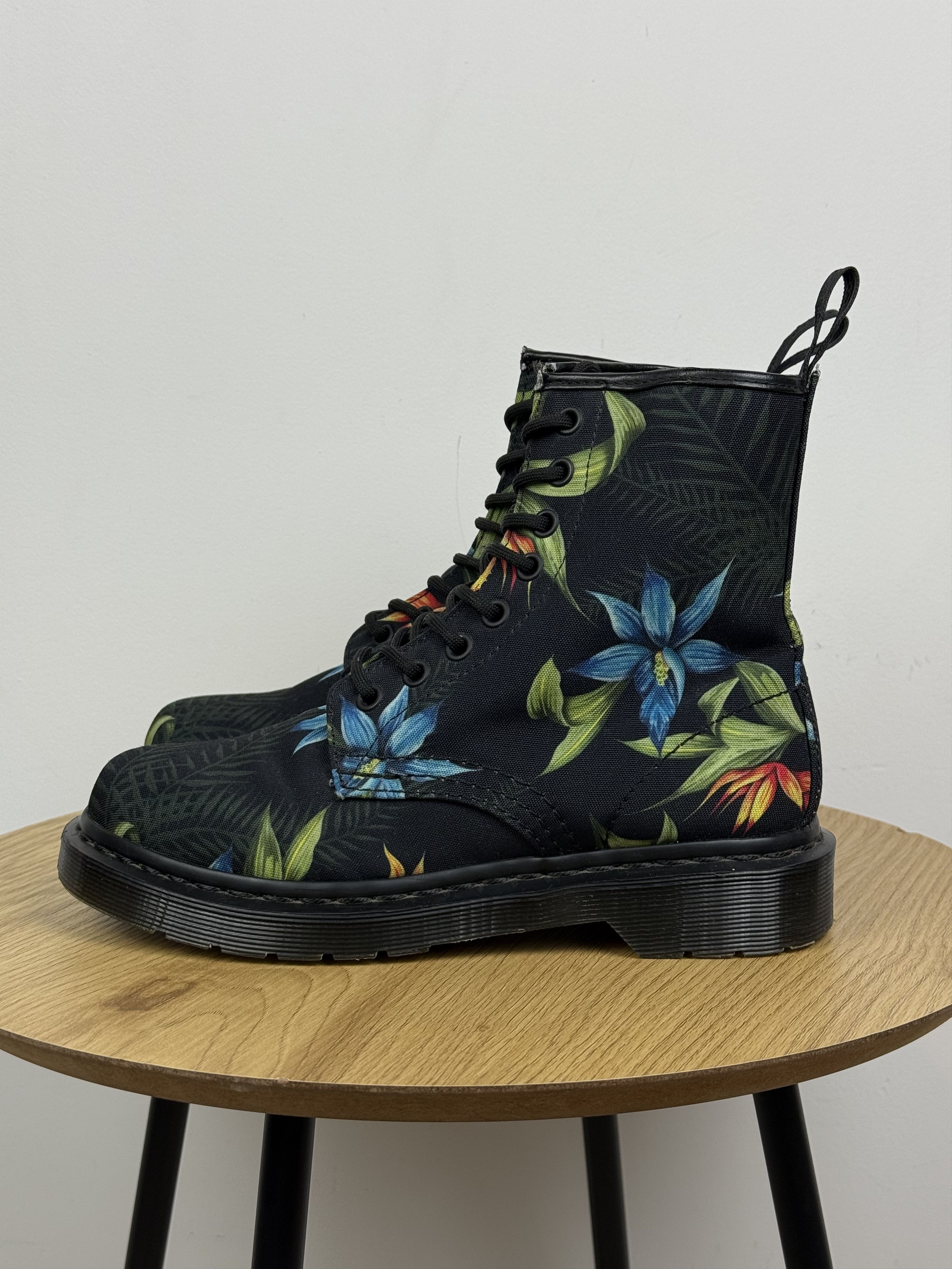 Dr. Martens Dr. Martens Hawaiian Castel Vegan Black Floral Women's EUR37 Size US 7 / IT 37 - 4 Thumbnail