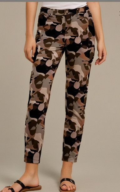 Logo Athletic LOGO by Lori Goldstein Women's Printed Straight Cargo Jeans Size 30" / US 8 / IT 44 - 1 Thumbnail
