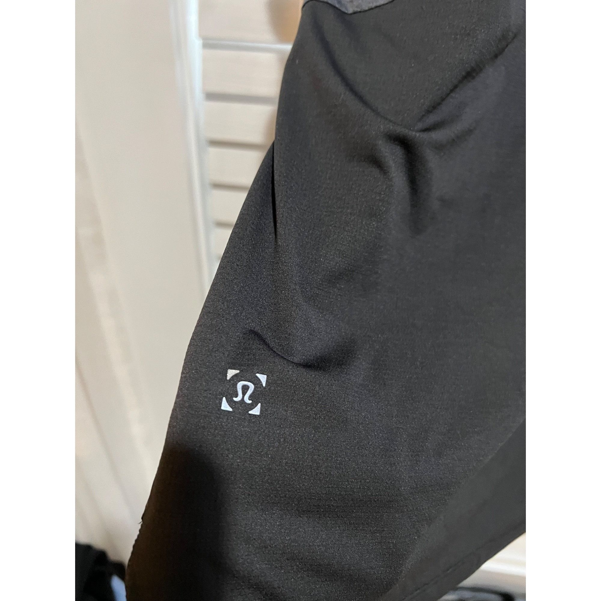 Lululemon Lululemon Long Sleeve Shirt - Size L Size US L / EU 52-54 / 3 - 5 Thumbnail