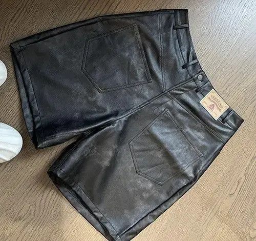 Japanese Brand Avant garde reverse front fade pu leather loose baggy shorts Size US 32 / EU 48 - 6 Thumbnail