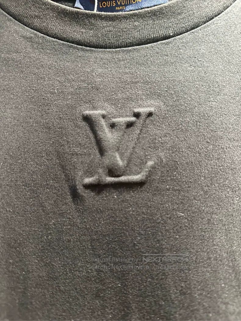 Louis Vuitton Louis Vuitton Logo Solid Short Sleeve T-shirt Size US XL / EU 56 / 4 - 2 Thumbnail