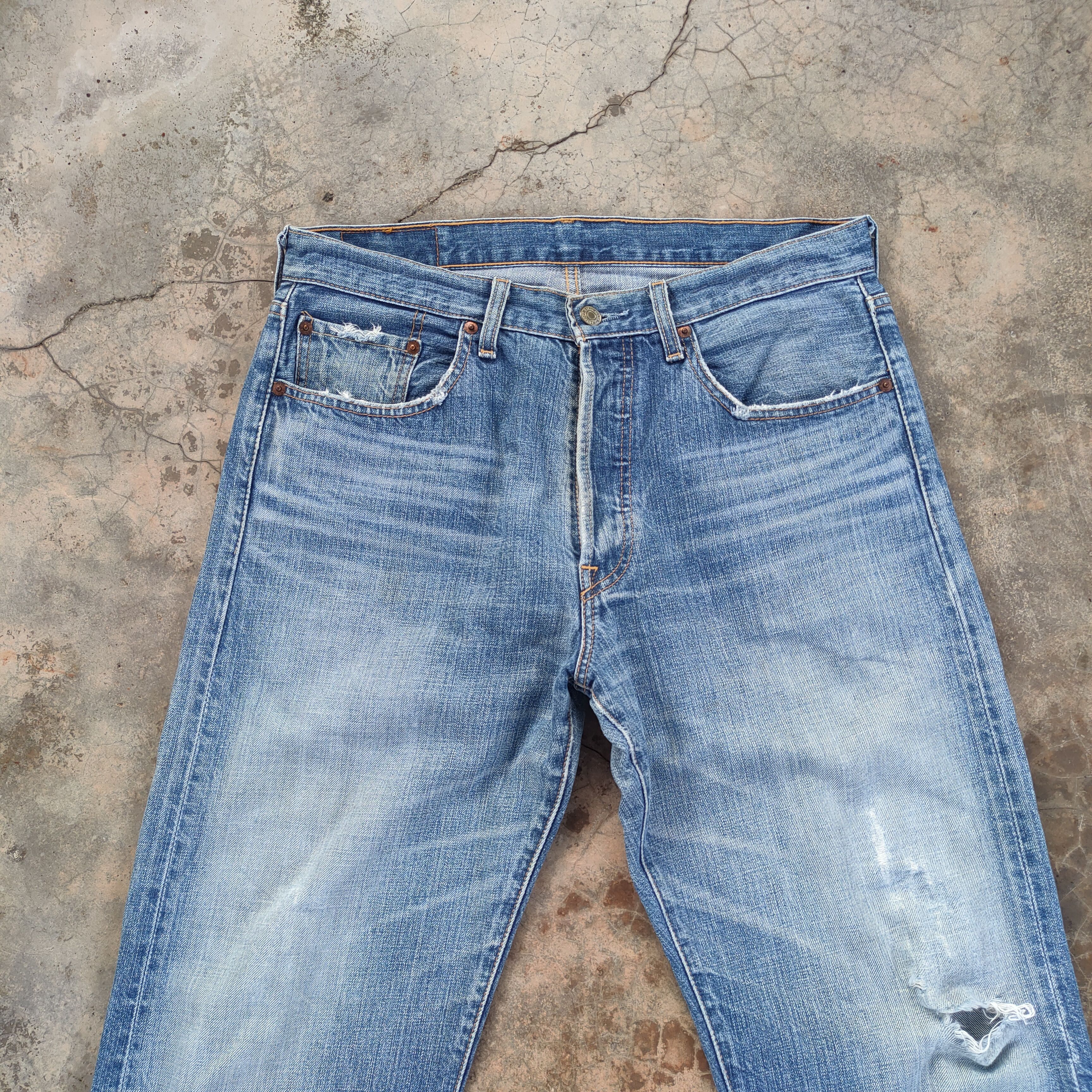 Levi's Vintage Clothing VINTAGE LEVI'S 501 FADED DISTRESSED DENIM JEAN PANTS Size US 33 - 3 Thumbnail