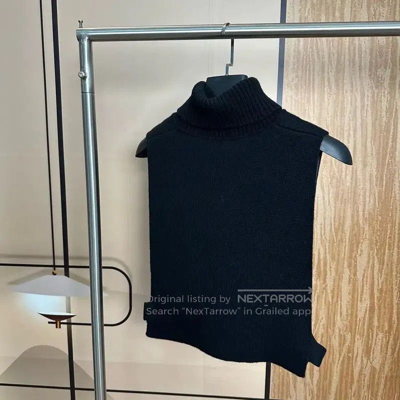 Chanel Chanel Black Wool Blend Ladies' Top with 22 . Size L / US 10 / IT 46 - 2 Thumbnail