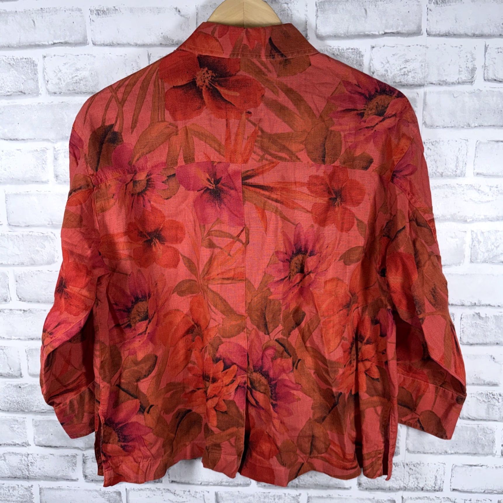 Vintage Chicos 100% Linen Red Floral Shirt Womens Size 1, Button-Up, Regular, Floral, Linen, Red, Women, 0 Size XS / US 0-2 / IT 36-38 - 4 Thumbnail