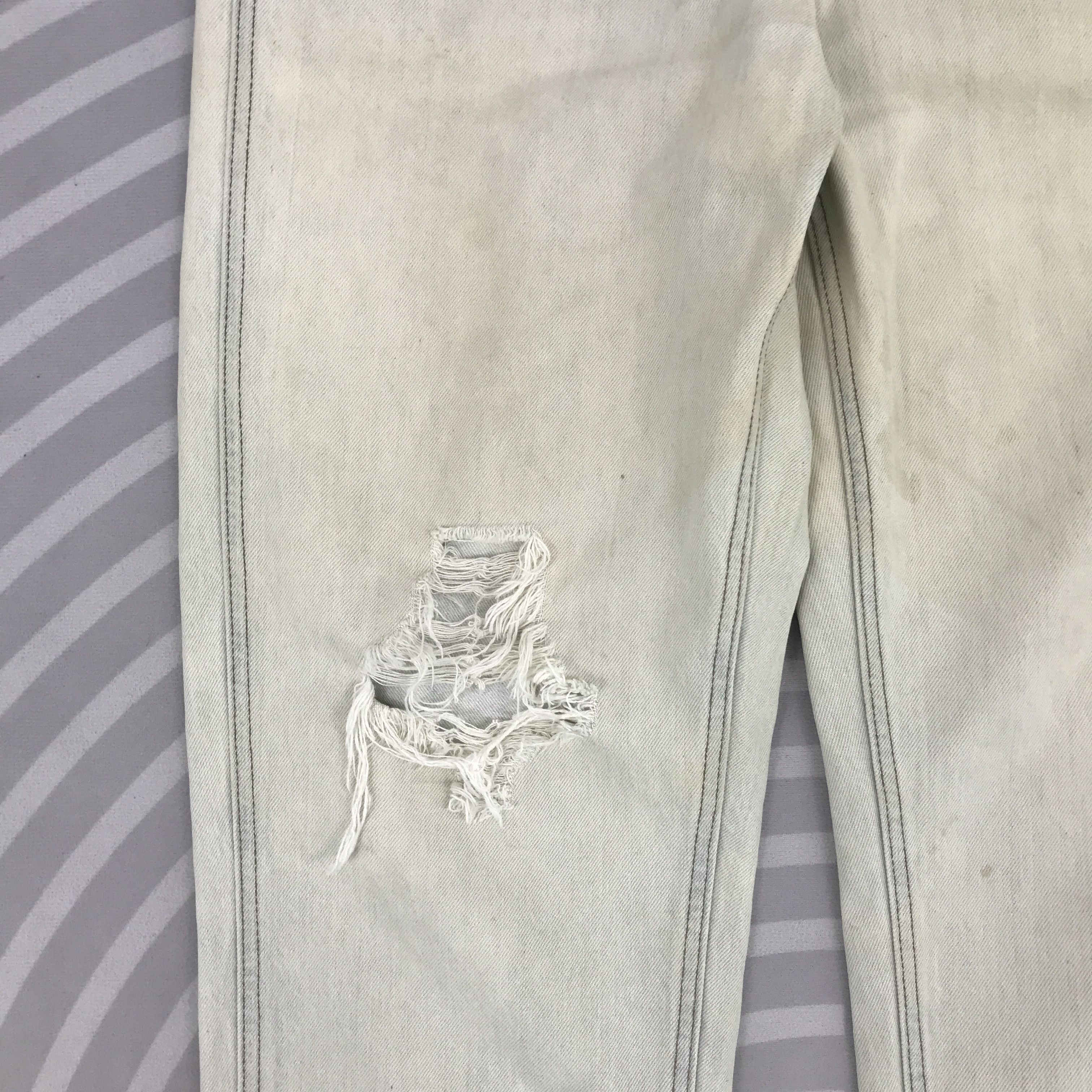 Christophe Lemaire × Uniqlo Vtg Lemaire x Uniqlo Distressed Denim light wash design Size US 30 / EU 46 - 4 Thumbnail