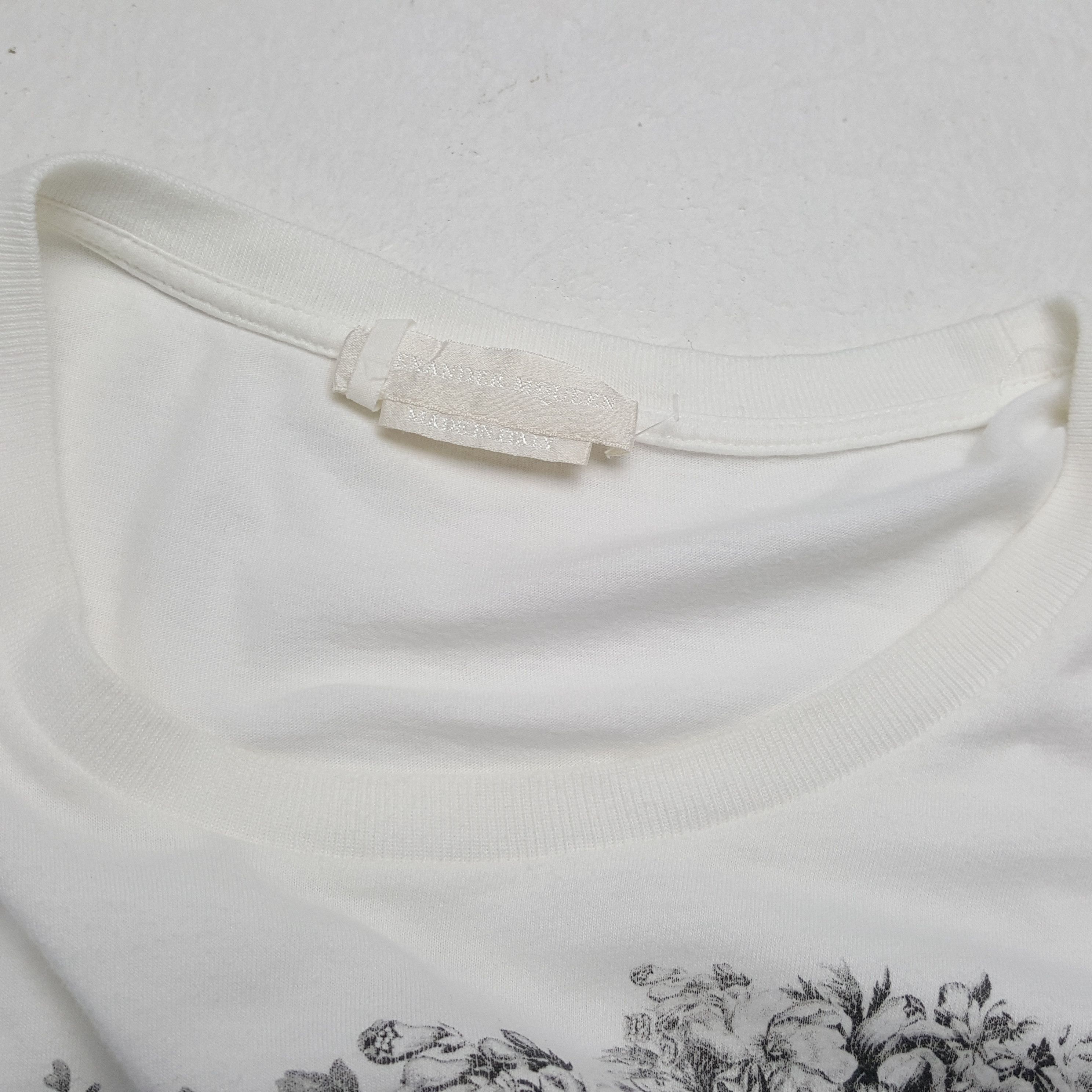 Alexander McQueen × Vintage Vintage ALEXANDER MCQUEEN Fashion Designer Brand T-Shirts Size US M / EU 48-50 / 2 - 7 Thumbnail