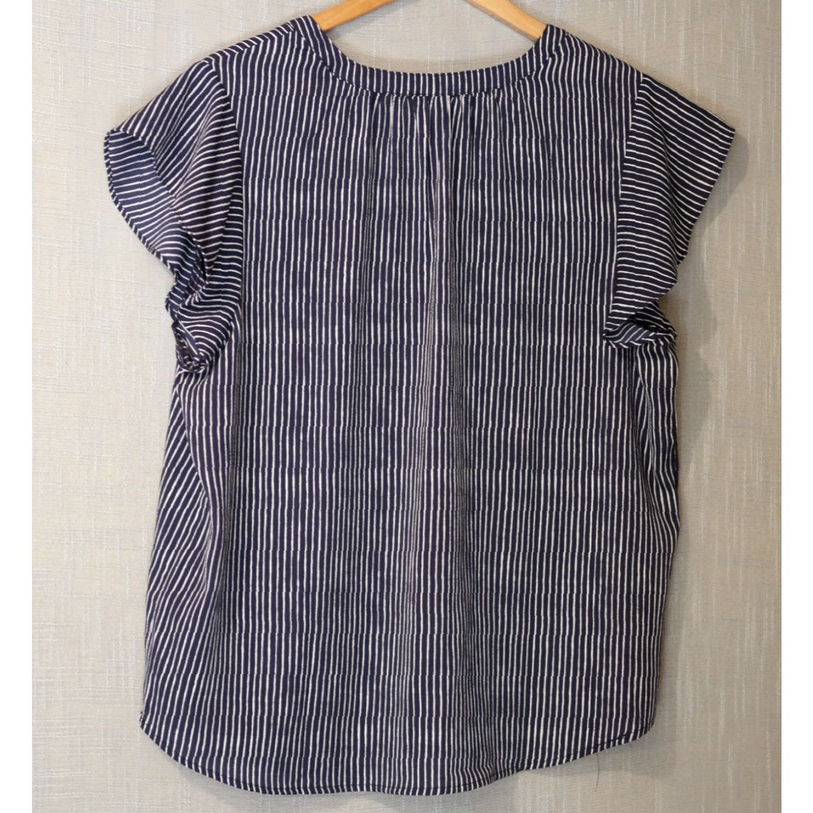 Adrianna Papell Nwot! Adrianna Papell Navy/White Pullover Blouse Semi-Sheer Womens XL Navy/White Striped V-Neck Short Sleeve Casual Workwear Blouse Womens XL Size XL / US 12-14 / IT 48-50 - 4 Thumbnail