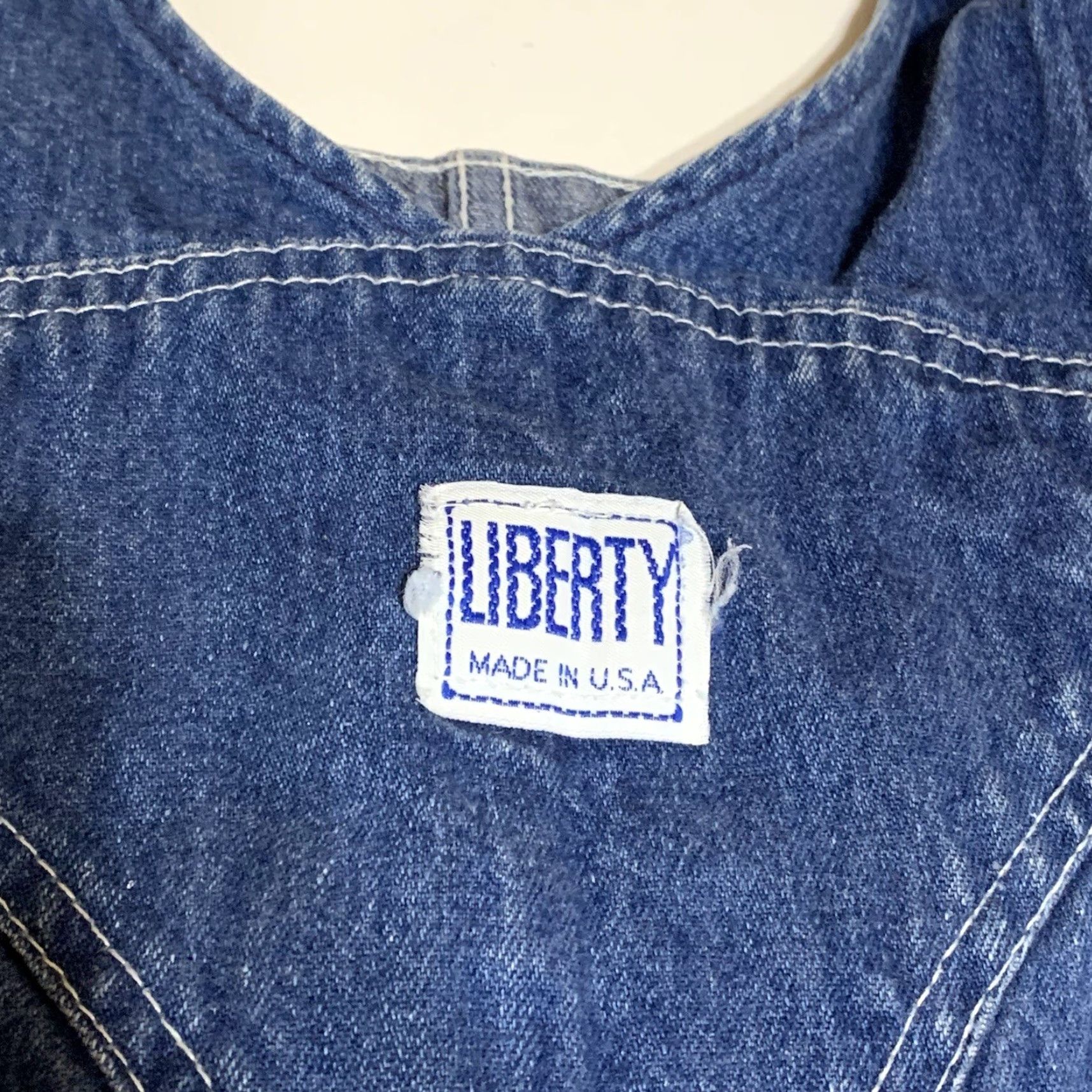 Denime VINTAGE Liberty Overalls Denim Blue Distressed Paint Stained Men’s Measures 44x27 Jeans Work Farmer Pockets Size US 44 / EU 60 - 4 Thumbnail
