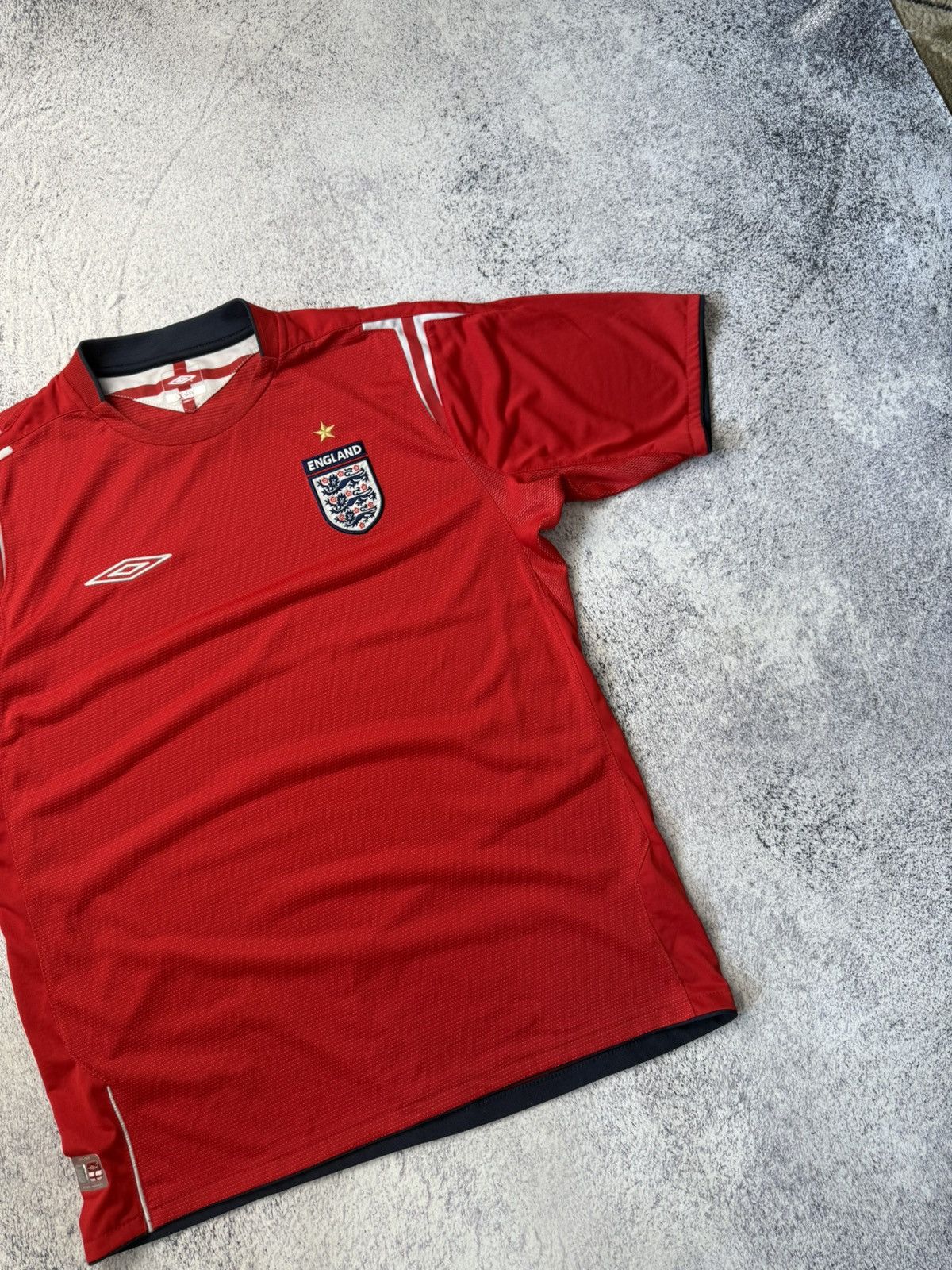 Umbro England football shirt 2004 Jersey Umbro Soccer Vintage Size US L / EU 52-54 / 3 - 4 Thumbnail