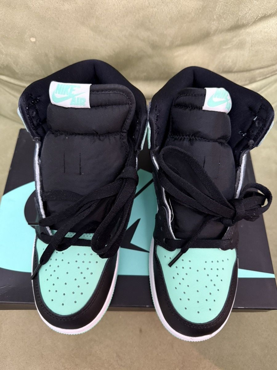 Jordan Brand Nike Jordan 1 “Green Glow” Hi, New in Box Xtra Laces 6.5y 8w Size US 6.5 / EU 39-40 - 9 Thumbnail