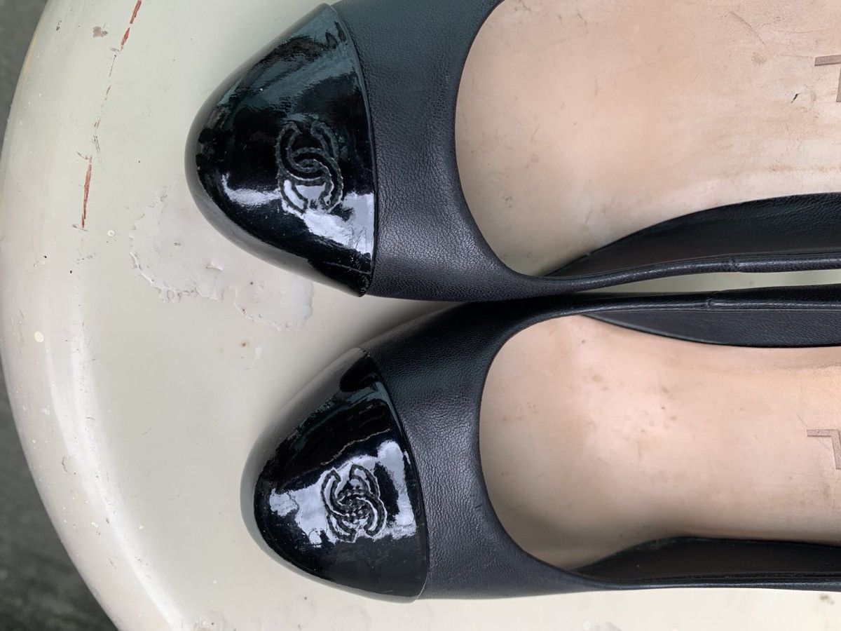 Chanel CC Patent Toe Pumps Size US 7 / IT 37 - 10 Thumbnail