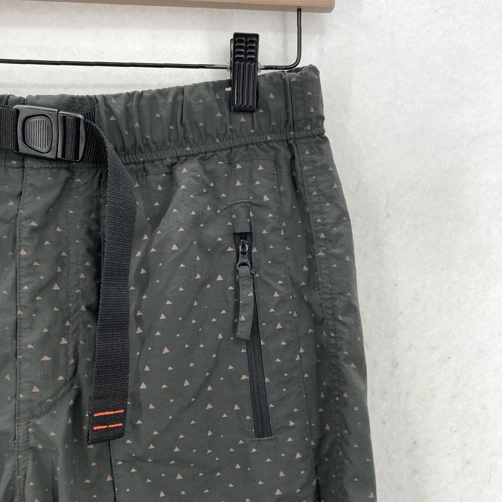 Triangl Howler Bros Shorts Mens 30 Green Triangle Print Nylon Elastic Belted Outdoor Zip Cargo Regular Mens Size US 30 / EU 46 - 2 Thumbnail