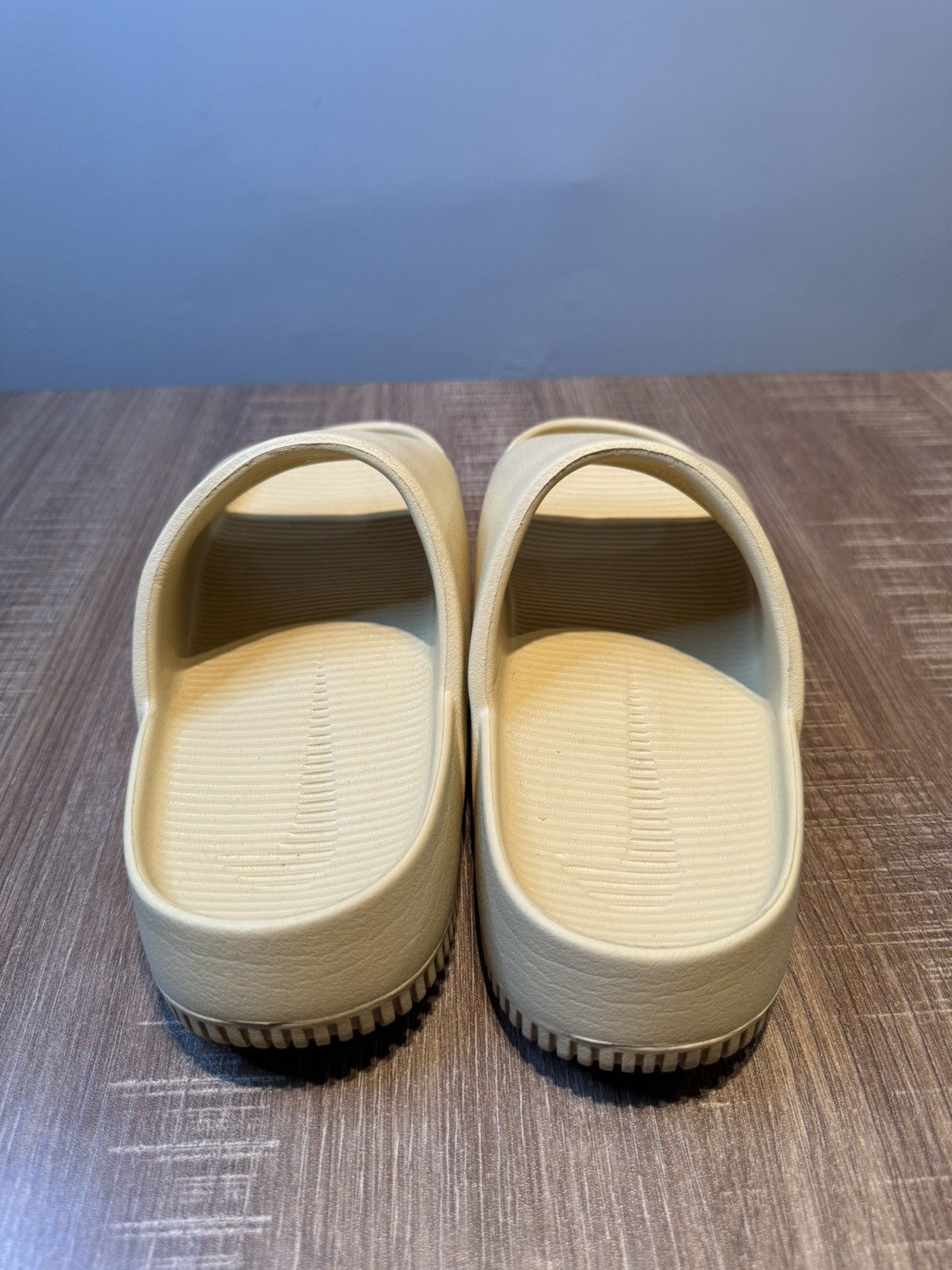 Nike Nike Calm Slides Size M7 W8 SESAME Slide Used Size US 7 / EU 40 - 4 Thumbnail