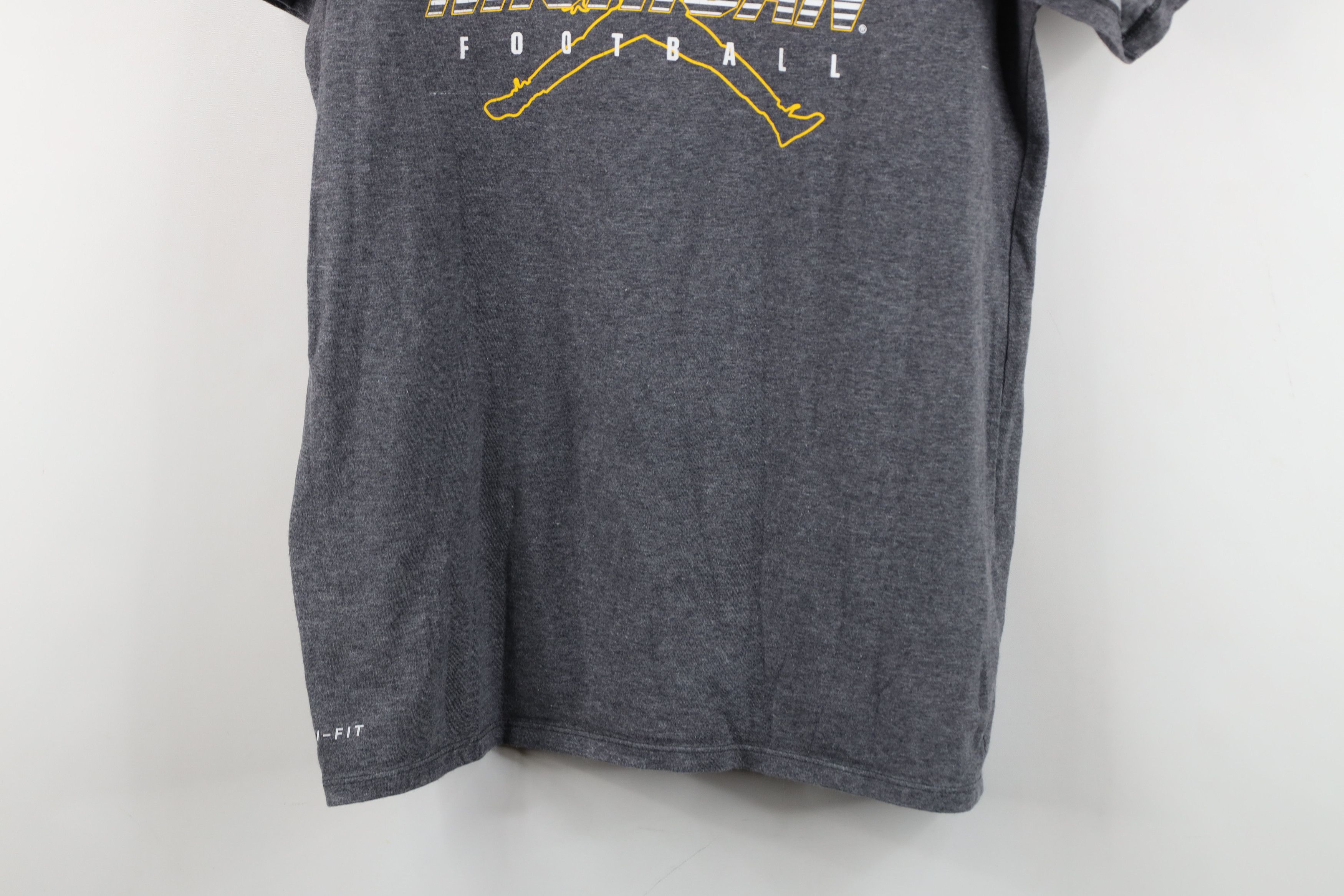 Nike Nike Air Jordan University of Michigan Basketball T-Shirt Size US S / EU 44-46 / 1 - 3 Thumbnail