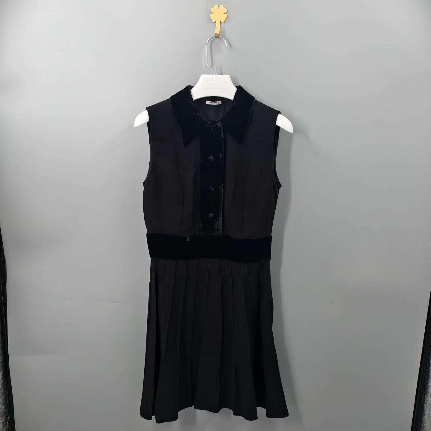 Miu Miu Miu Miu Velvet Black T-Shirt M Women Size M / US 6-8 / IT 42-44 - 1 Thumbnail
