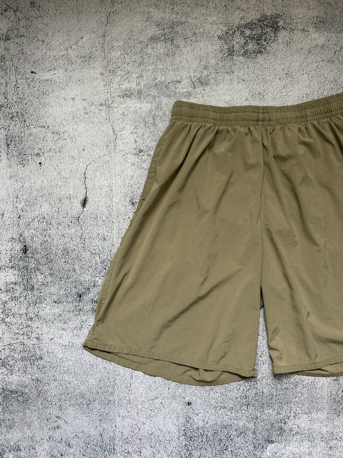 Nike Vintage Nike Shorts Beige Logo Fit Y2K Size US 34 / EU 50 - 2 Thumbnail