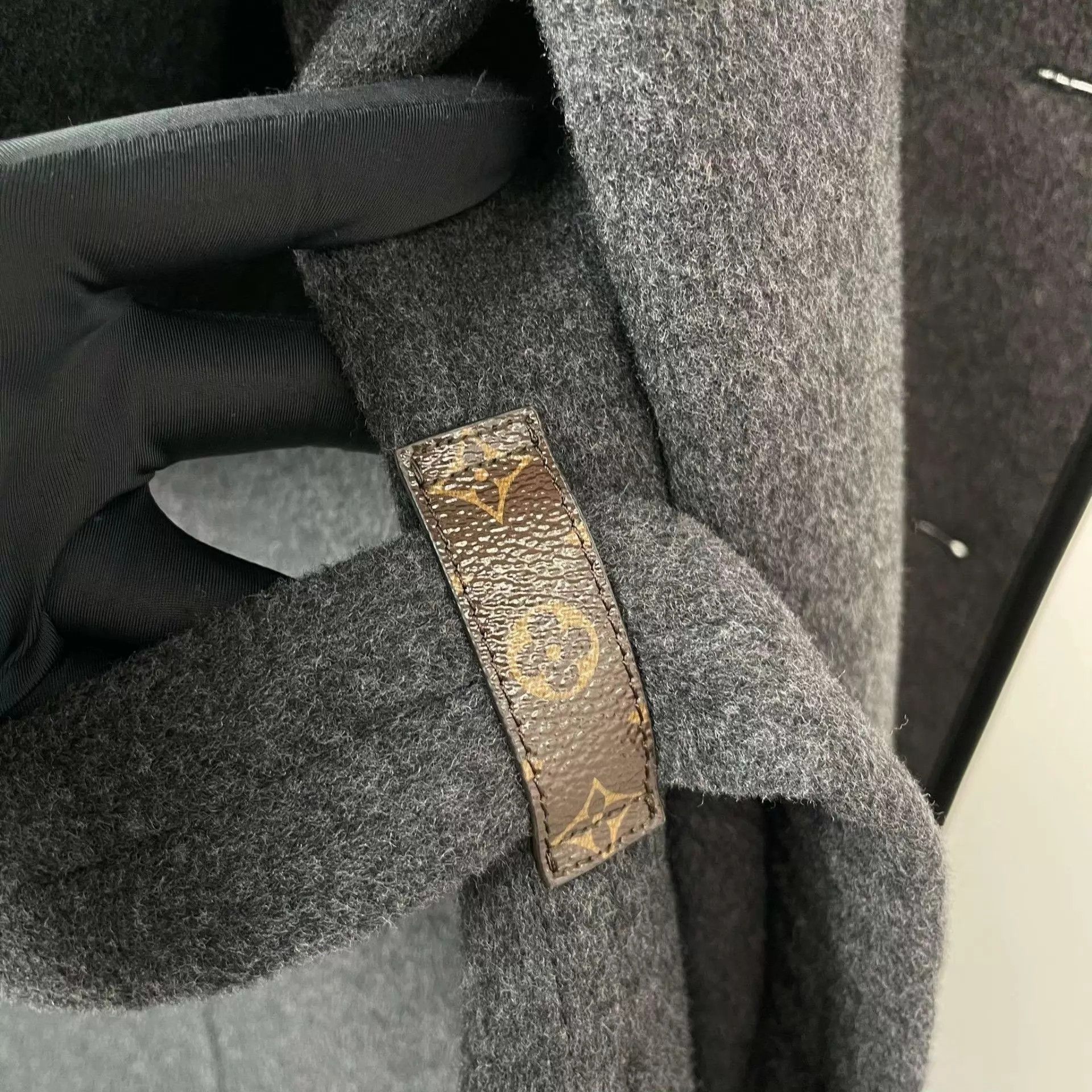 Louis Vuitton LV Cashmere Double-Breasted Hooded Coat Gray 36 Size XS / US 0-2 / IT 36-38 - 3 Thumbnail