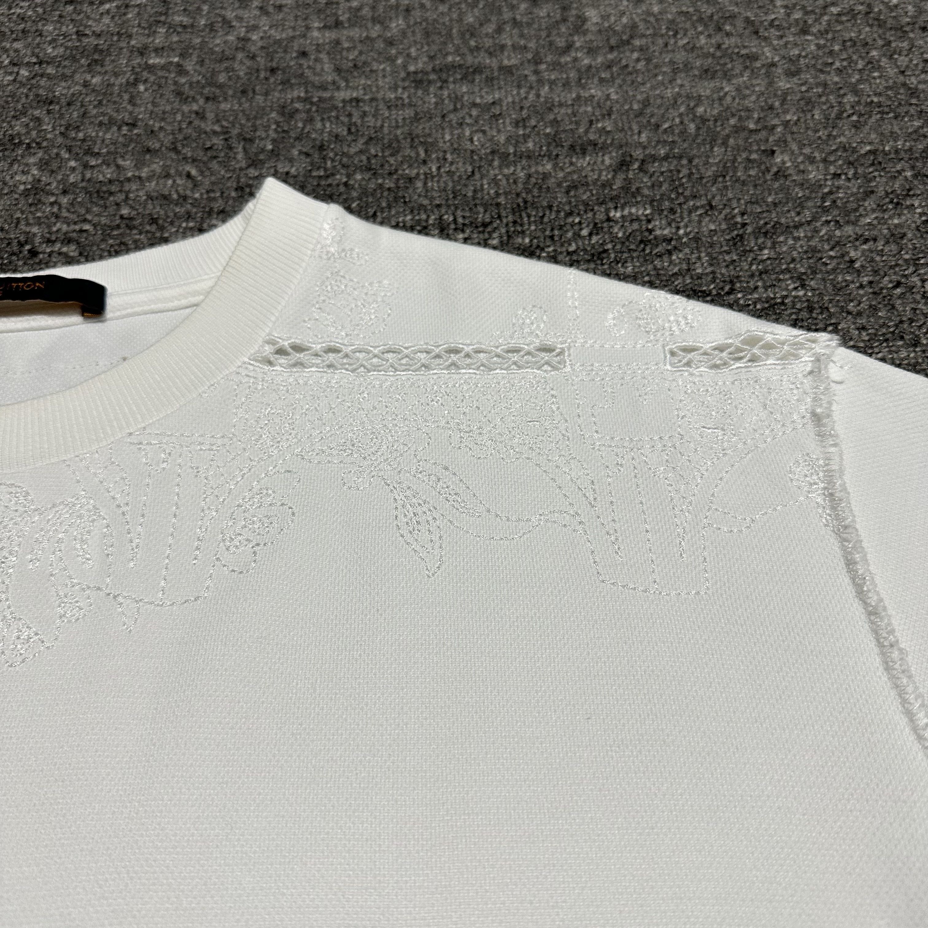 Louis Vuitton Louis Vuitton Embroidered church Tee Size US L / EU 52-54 / 3 - 5 Thumbnail