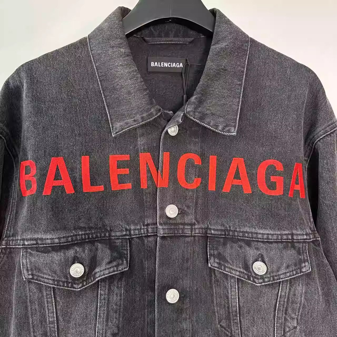 Balenciaga Balenciaga SS20 Red Letter logo Embroidered Denim Jacket Size US S / EU 44-46 / 1 - 3 Thumbnail