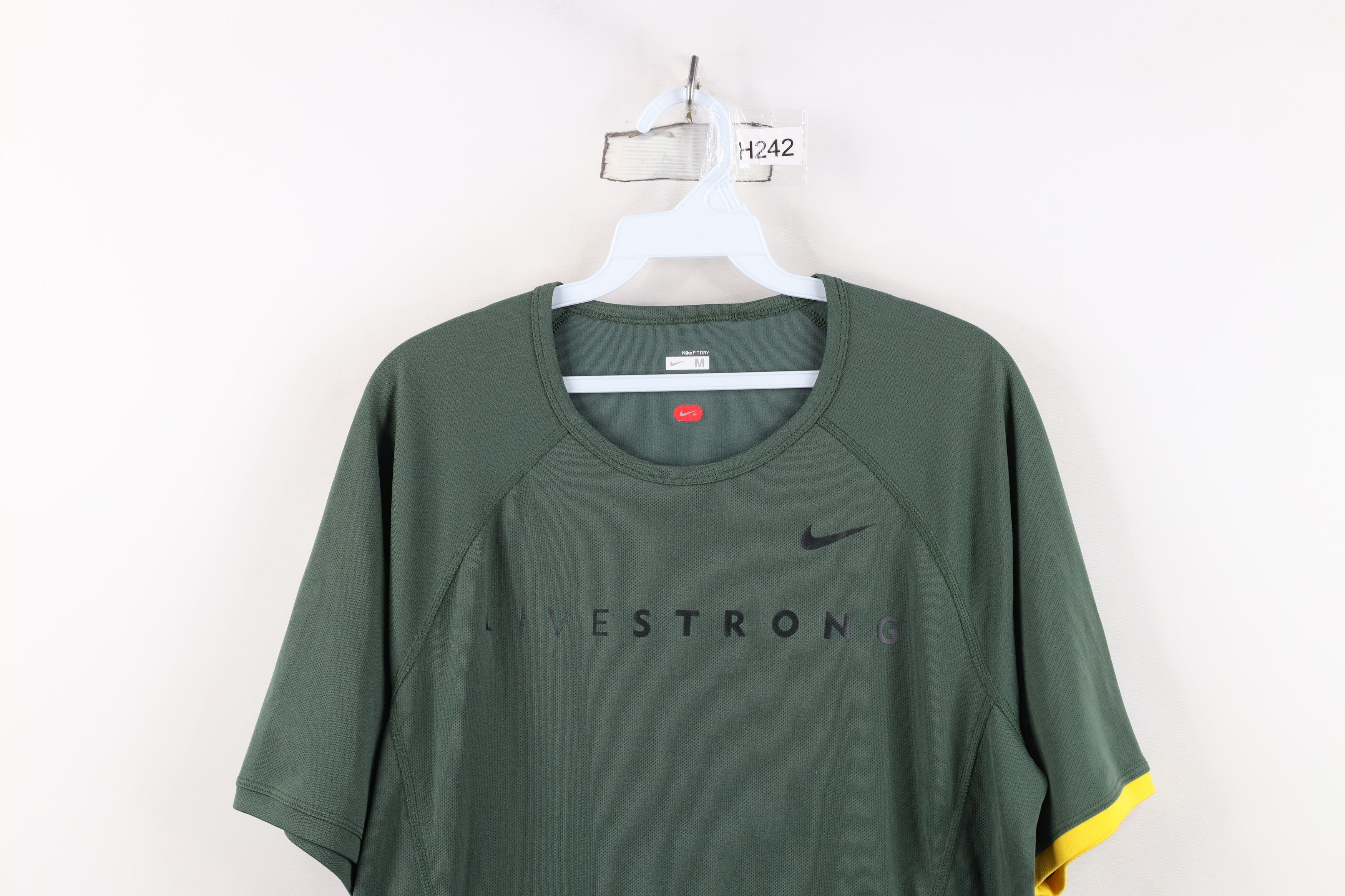 Nike Vintage Nike Livestrong Armstrong Knit Reflective T-Shirt Size US M / EU 48-50 / 2 - 2 Thumbnail