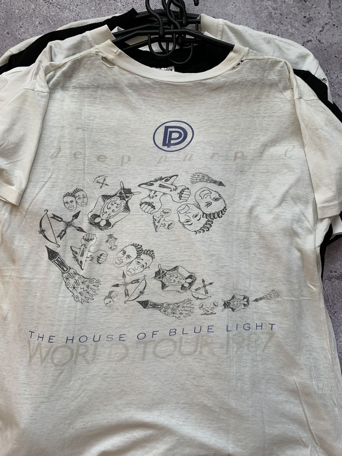 Band Tees 🔥TRASHED DEEP PURPLE THE HOUSE OF BLUE LIGHT 1987 TOUR TEE Size US XL / EU 56 / 4 - 4 Thumbnail