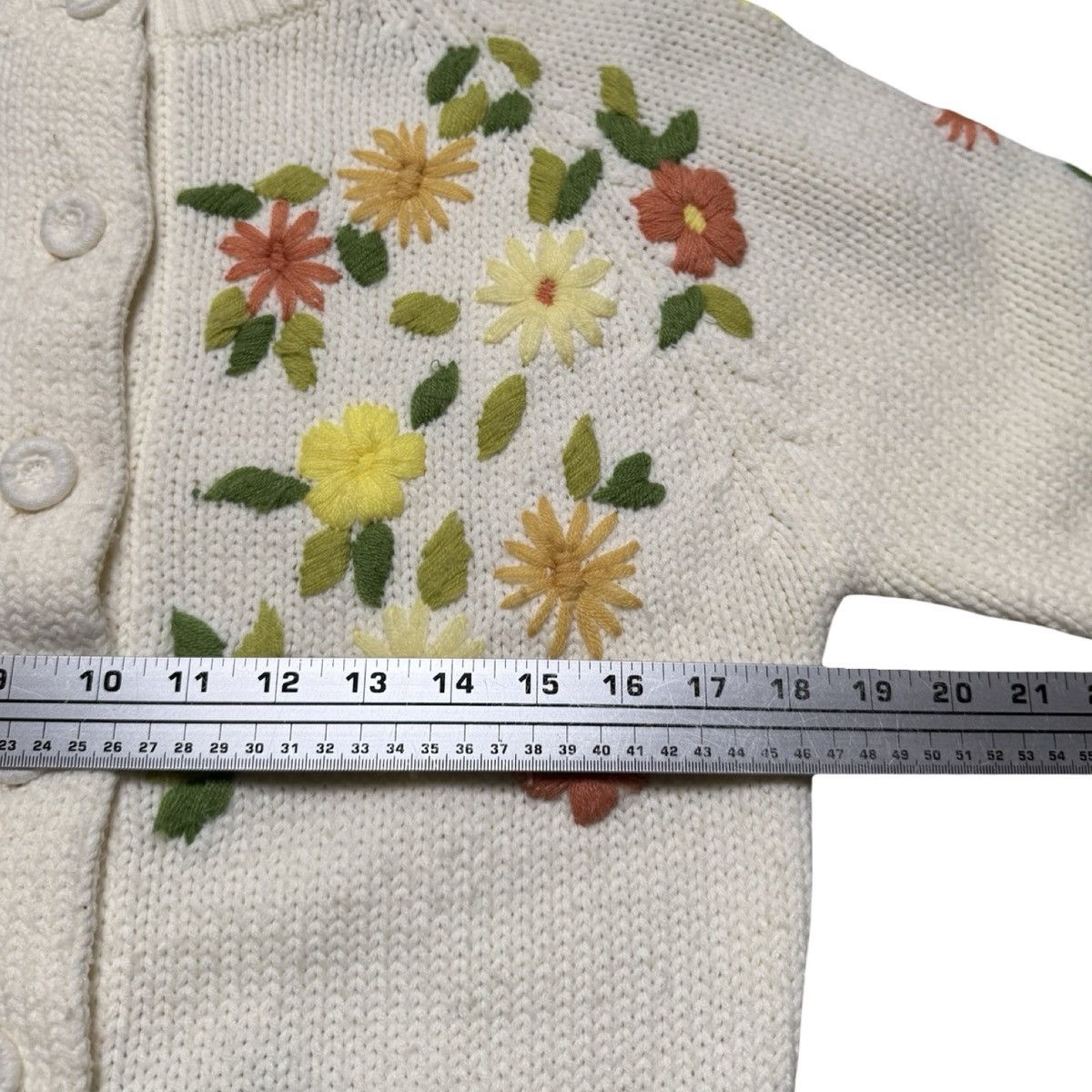 Vintage Vintage 70s Crochet Knit Flower Cardigan 3D Acrylic Women M Size M / US 6-8 / IT 42-44 - 4 Thumbnail