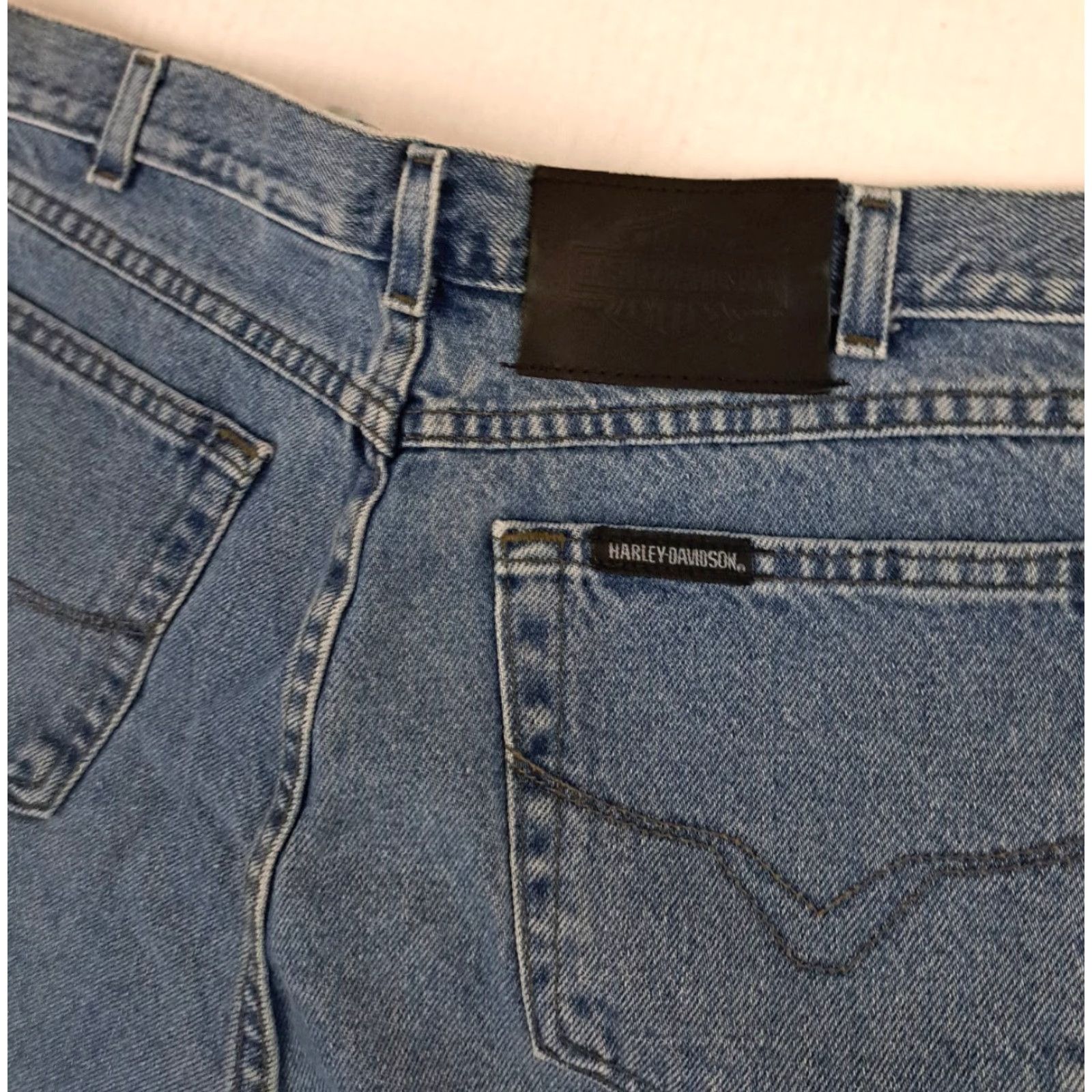 Harley Davidson VINTAGE Harley-Davidson Shorts Woman 18 Blue Denim Cotton Zip 35in Waist 5 1/2 Inseam Regular Pocket Biker Comfort Womens Size 40" / US 18 - 6 Thumbnail