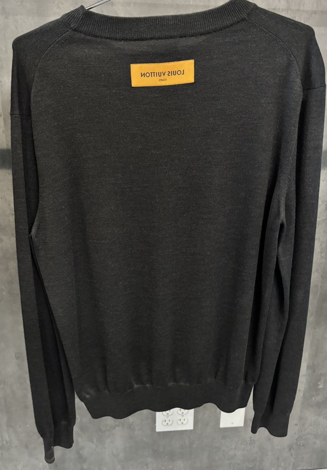 Louis Vuitton LOUIS VUITTON SWEATER SIZE M Size US M / EU 48-50 / 2 - 2 Thumbnail