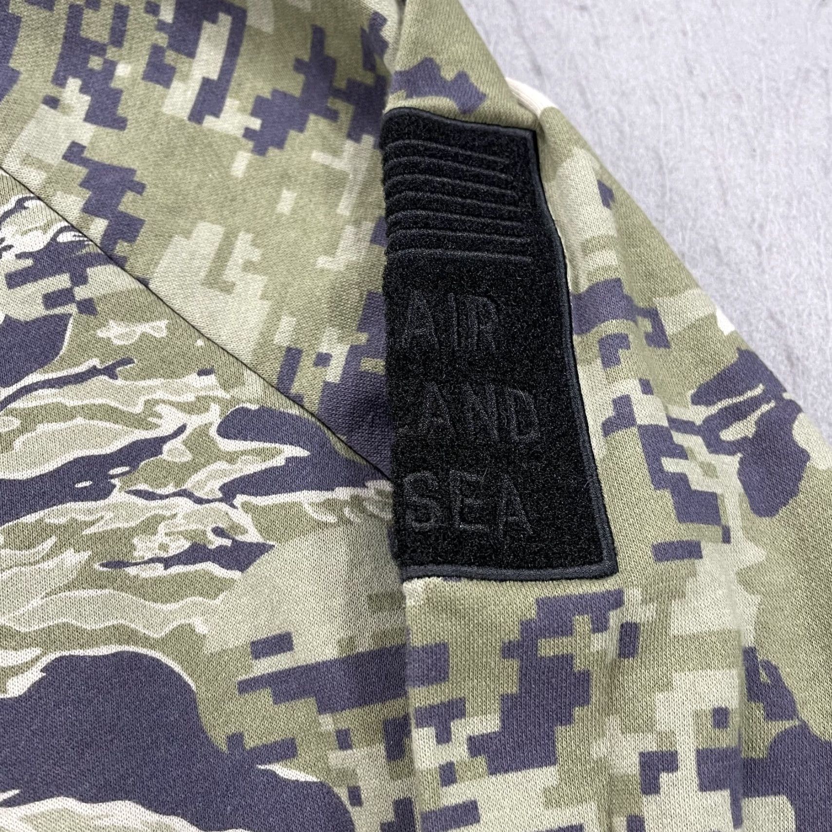 Under Armour Under Armour Project Rock Hoodie Mens M Green Camouflage Sweatshirt Military Gym Pullover Hooded Pockets Bodybuilding, Gym & Training Mens Size US M / EU 48-50 / 2 - 5 Thumbnail