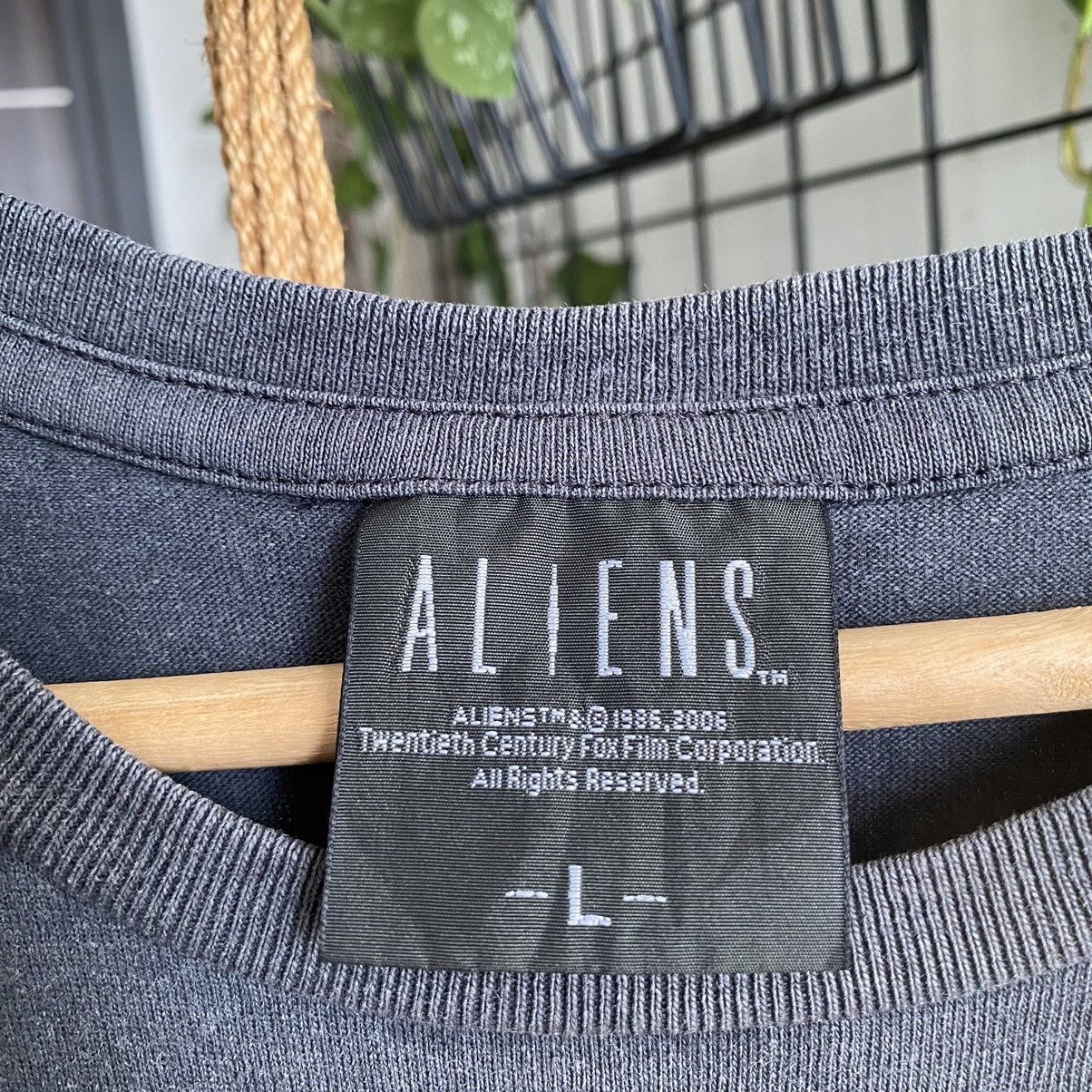 Vintage Thrashed Faded Vintage Y2K Aliens Movie ERD GRUNGE TEE Size US L / EU 52-54 / 3 - 6 Thumbnail