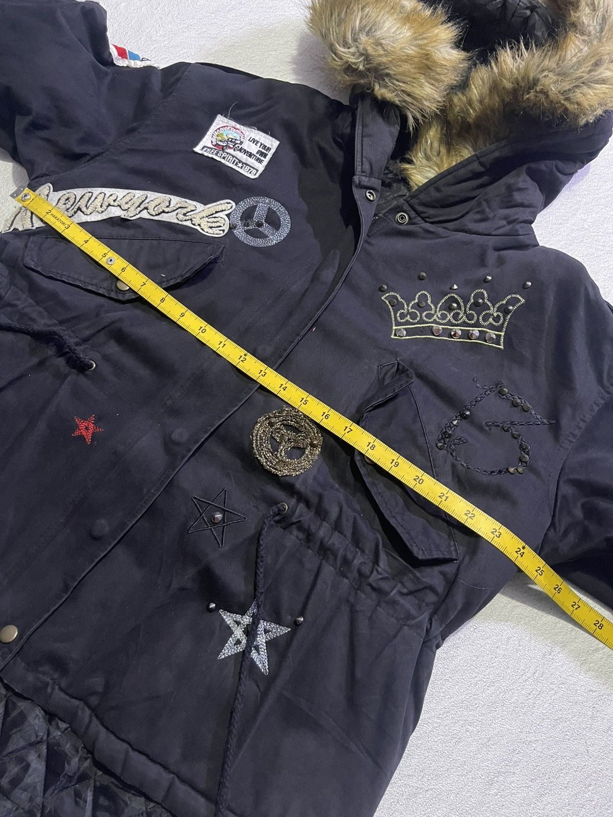 If Six Was Nine Y2K jacket/coat with embroidered motif and fur on the head. Size US L / EU 52-54 / 3 - 11 Thumbnail