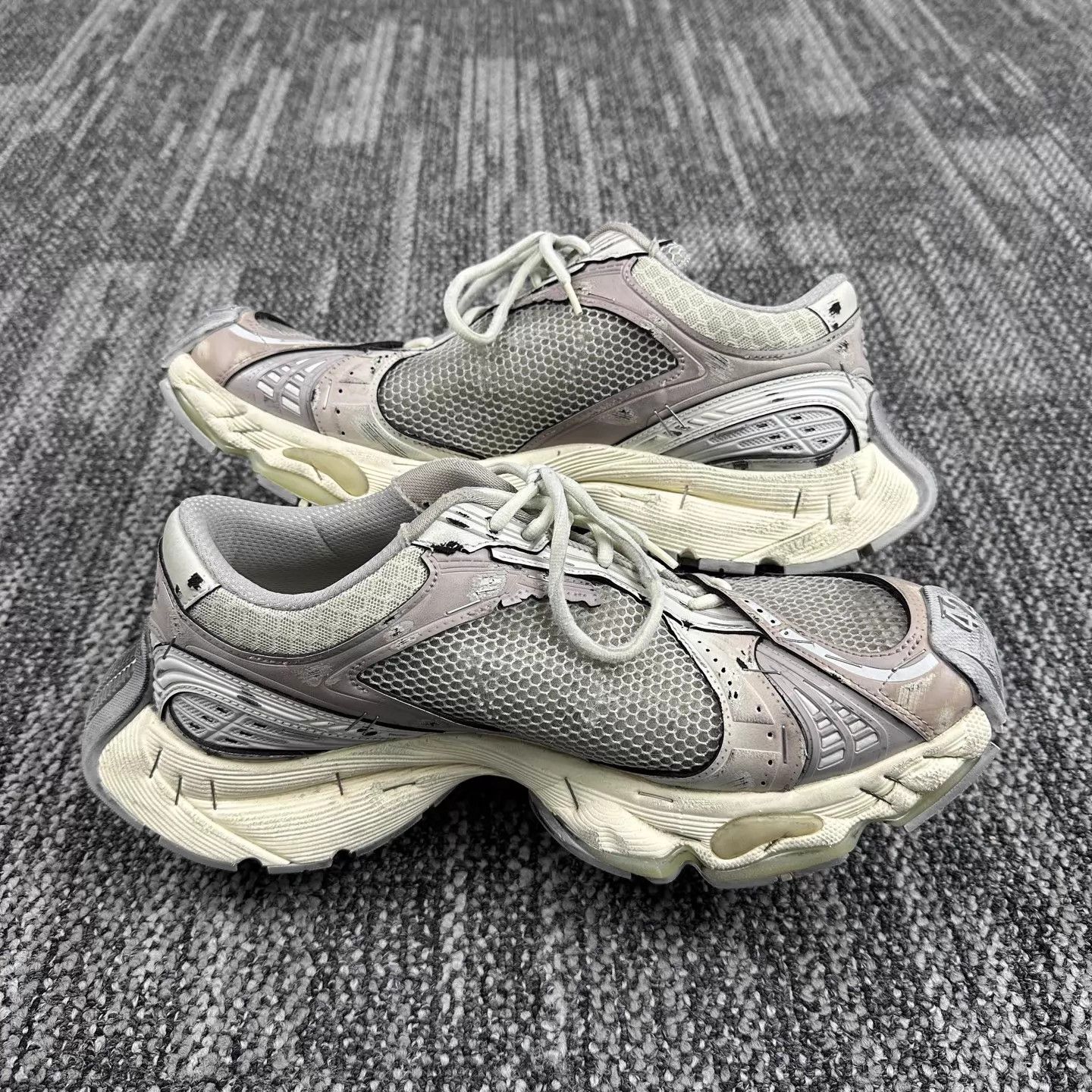 Balenciaga Balenciaga Stapler Distressed Dad Shoe Men 42 99 New Size US 9 / EU 42 - 5 Thumbnail