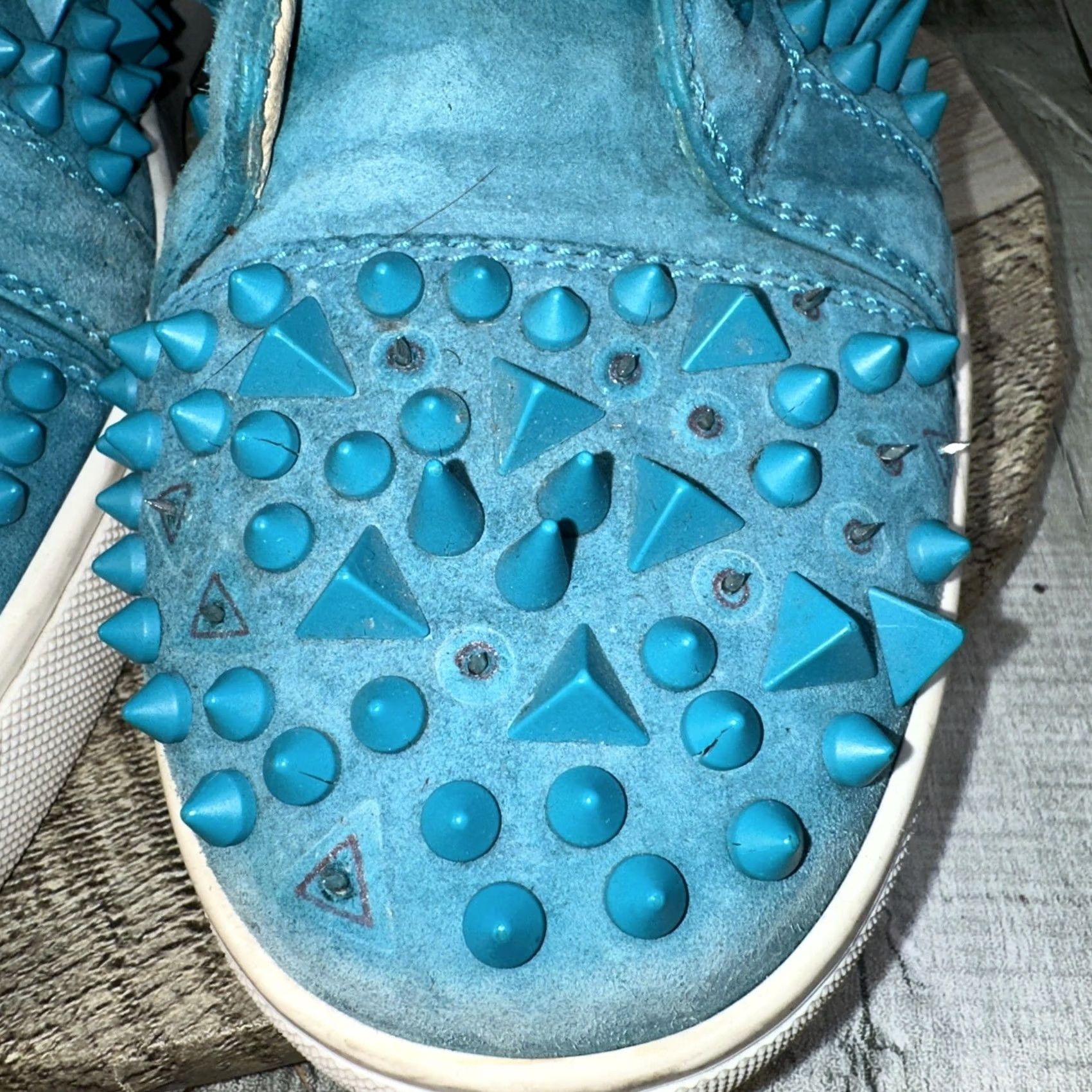 Christian Louboutin VINTAGE Men’s Teal Spike Christian Louboutin Louis Pik Pik Sneaker US11.5 EU44.5 Mens Casual Spikes Leather Italy Turquoise 90s Size US 12 / EU 45 - 4 Thumbnail