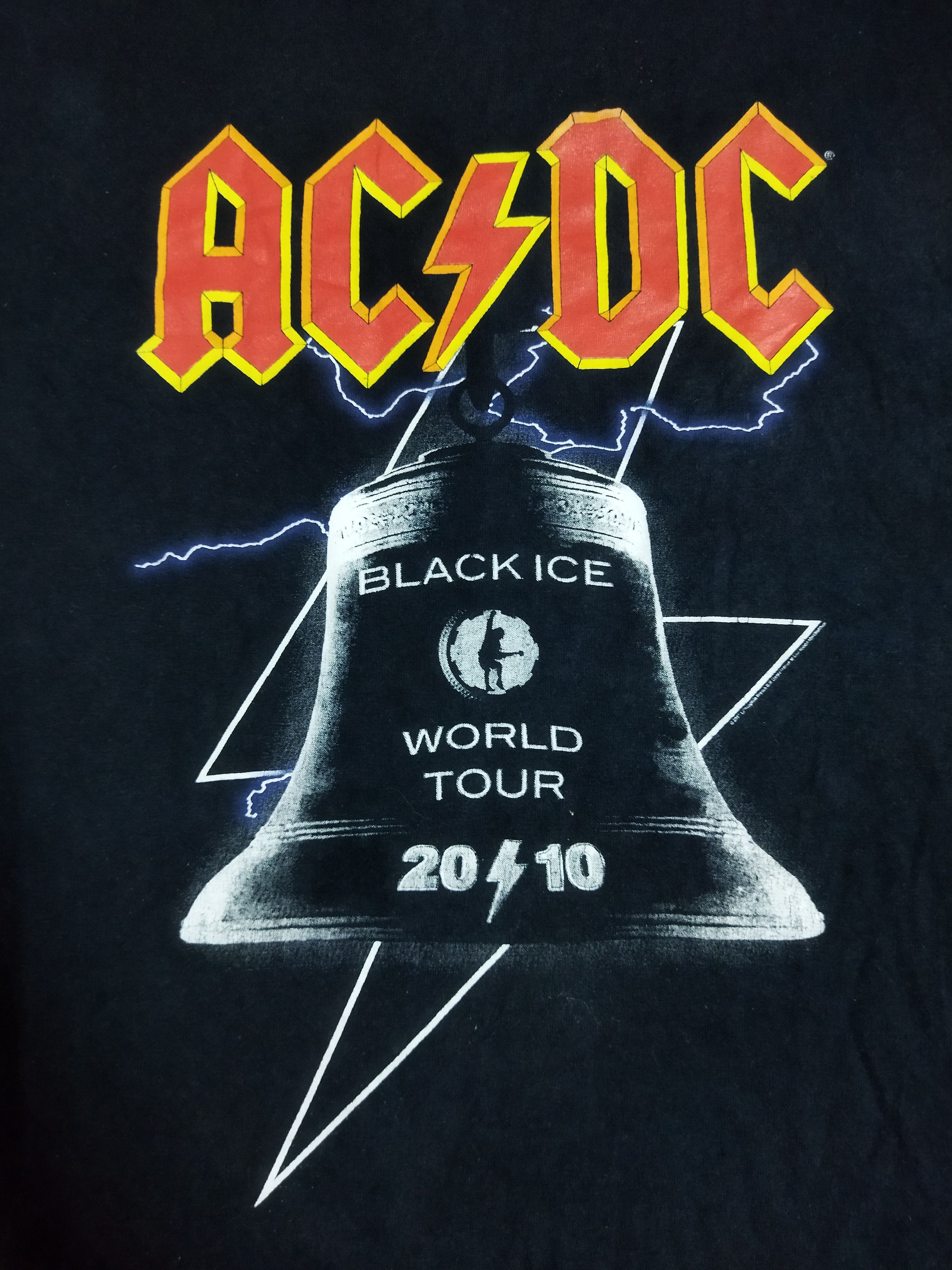 Band Tees 2011 Acdc Black Ice World Tour Tee Size US L / EU 52-54 / 3 - 3 Thumbnail