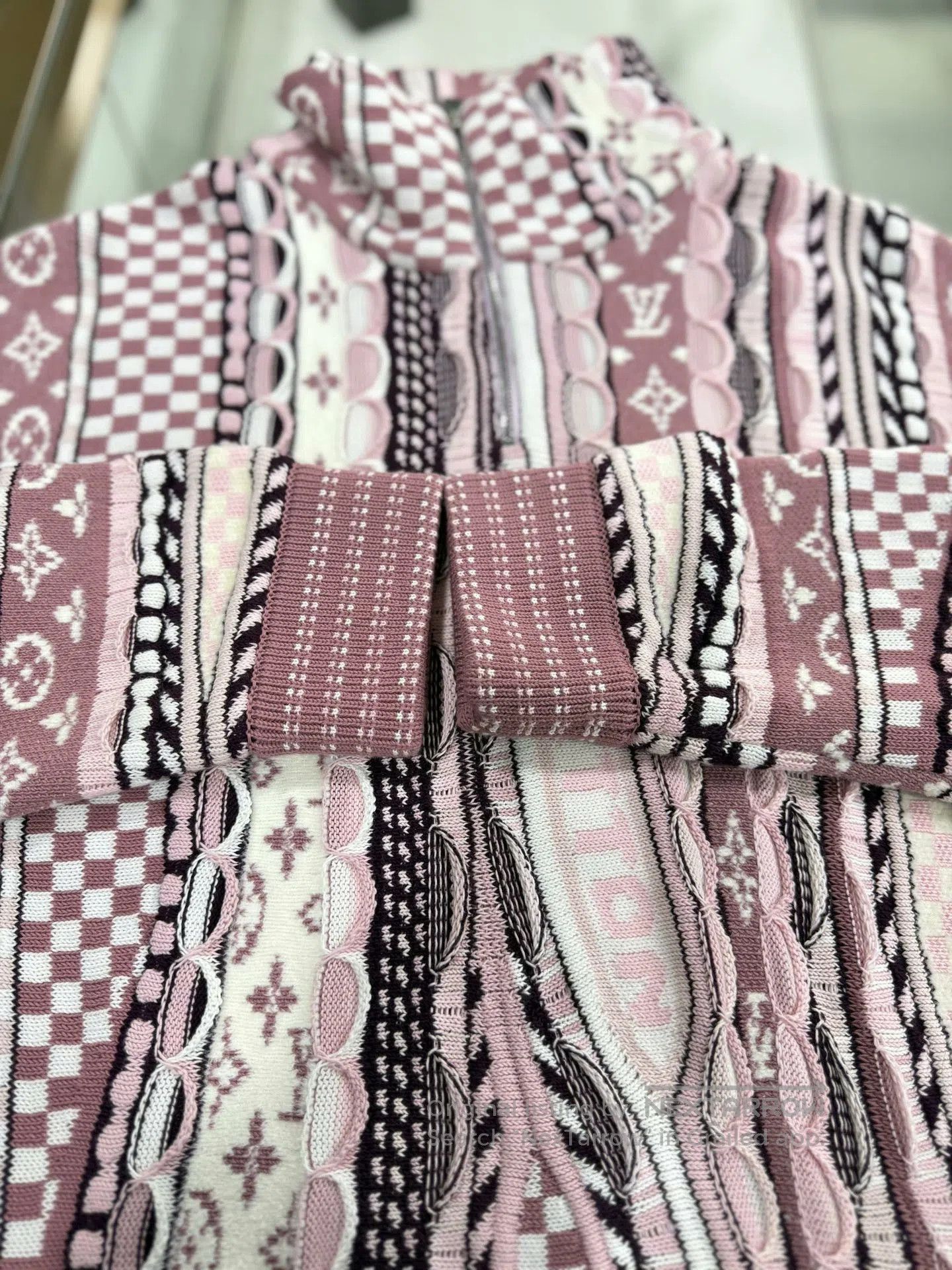 Louis Vuitton Louis Vuitton New 25 Knit Monogram Sweater L. Size US L / EU 52-54 / 3 - 5 Thumbnail