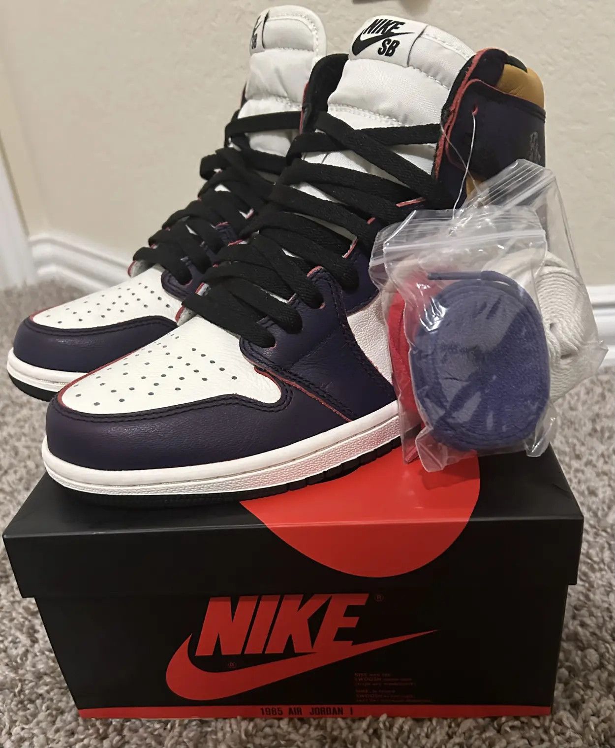 Nike Nike Air Jordan 1 Retro High 'LA to Chicago’ Size US 8 / EU 41 - 2 Thumbnail
