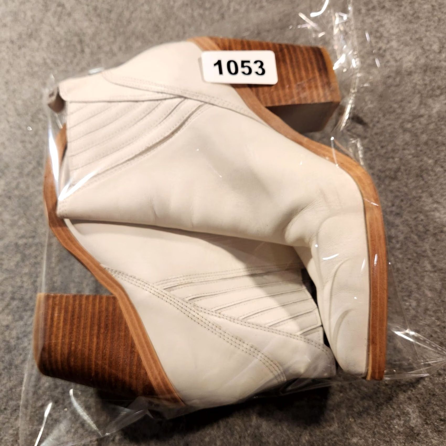 Marc Fisher Marc Fisher LTD Boots Womens 8.5 White Leather Western Ankle Block Heel Shoes Size US 9 / IT 39 - 8 Thumbnail