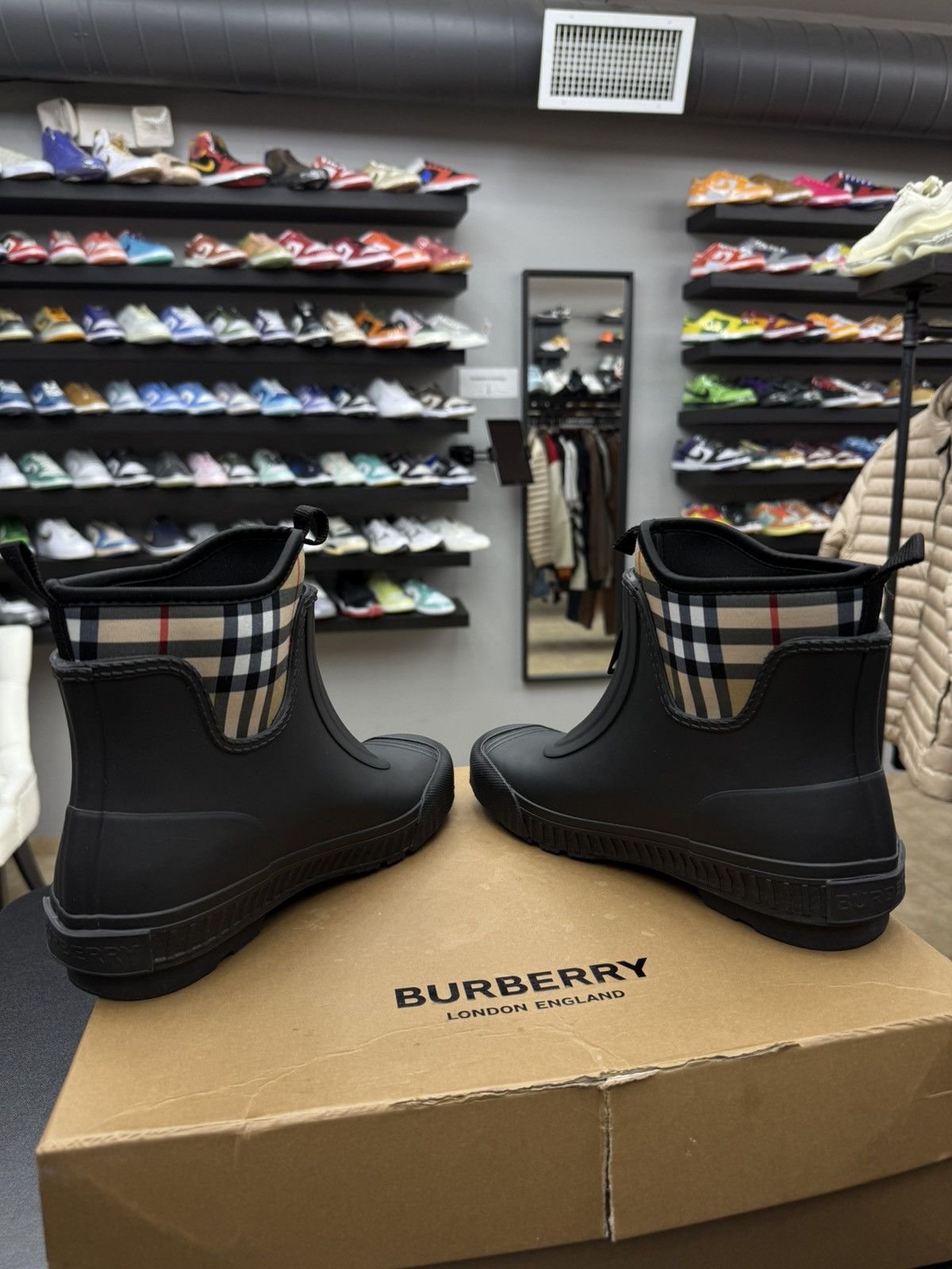 Burberry Burberry Flinton Check Rain Boots Booties Size 39 / 9 US Size US 9 / IT 39 - 14 Thumbnail