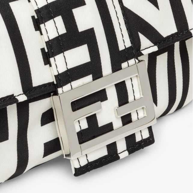 Fendi o1w1db10724 Size: OS / Baguette Mini Phone Case Black Size ONE SIZE - 5 Thumbnail