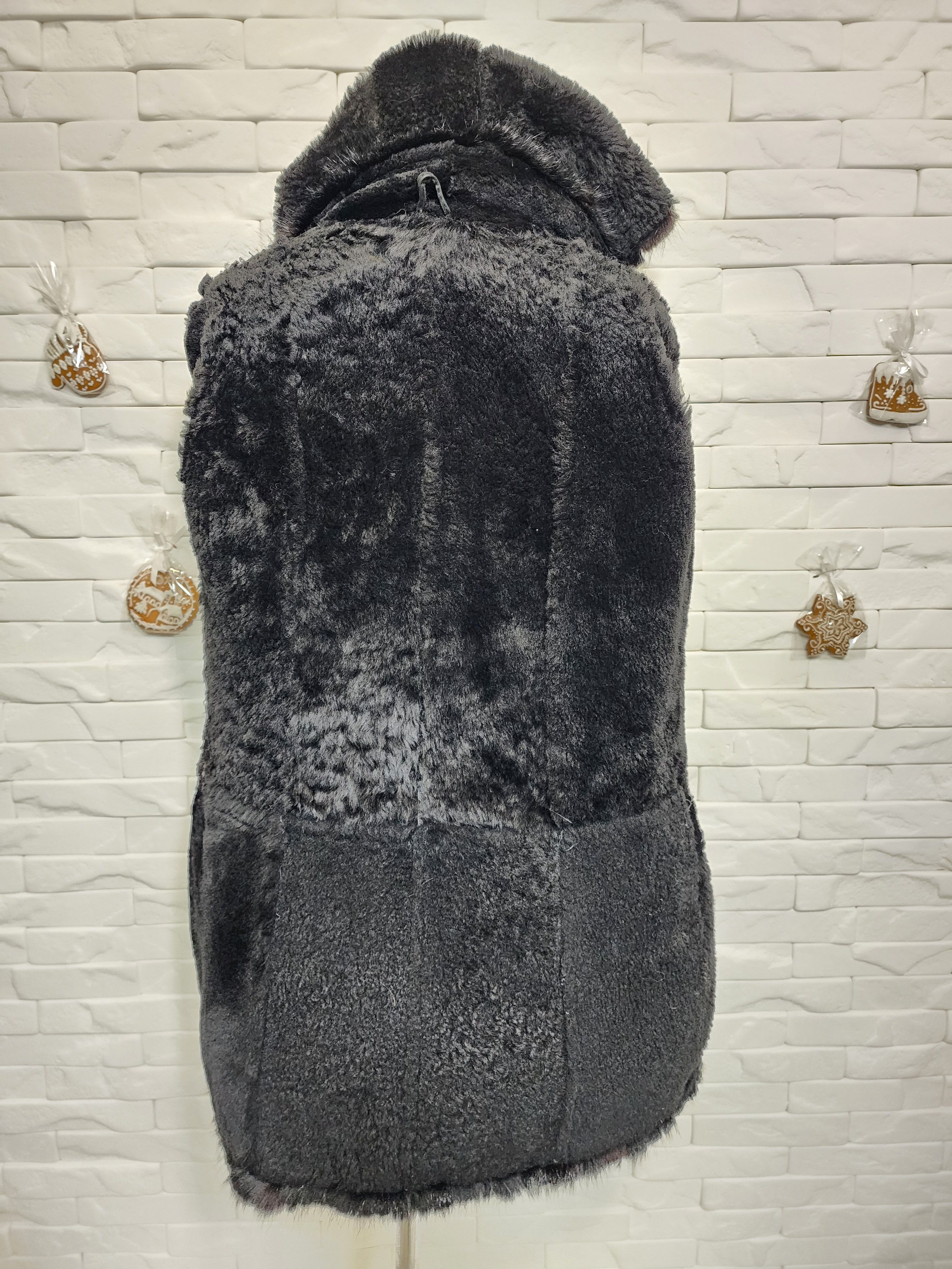 Uniqlo Black Sheepskin Coat: Women's Hooded Fur Coat , Button Front Size M / US 6-8 / IT 42-44 - 7 Thumbnail
