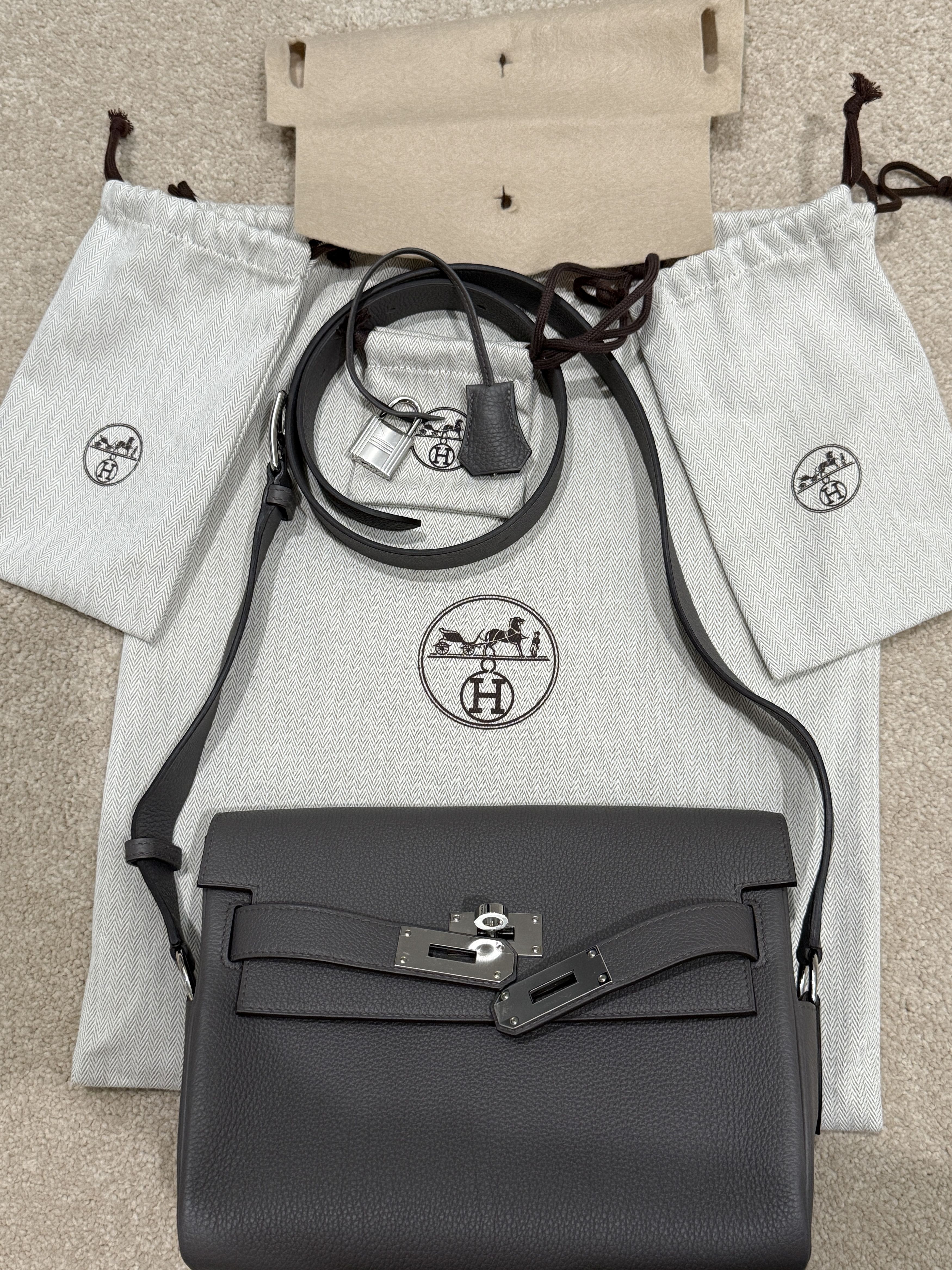 Hermes 2026 Brand New Grey Rare Hermès Kelly Messenger Bag PM Size ONE SIZE - 3 Thumbnail