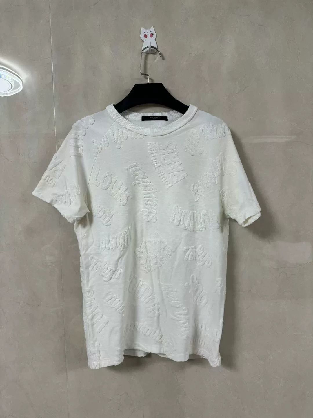 Louis Vuitton Louis Vuitton White Bullet Screen Towel Short Sleeve Size US XS / EU 42 / 0 - 1 Thumbnail