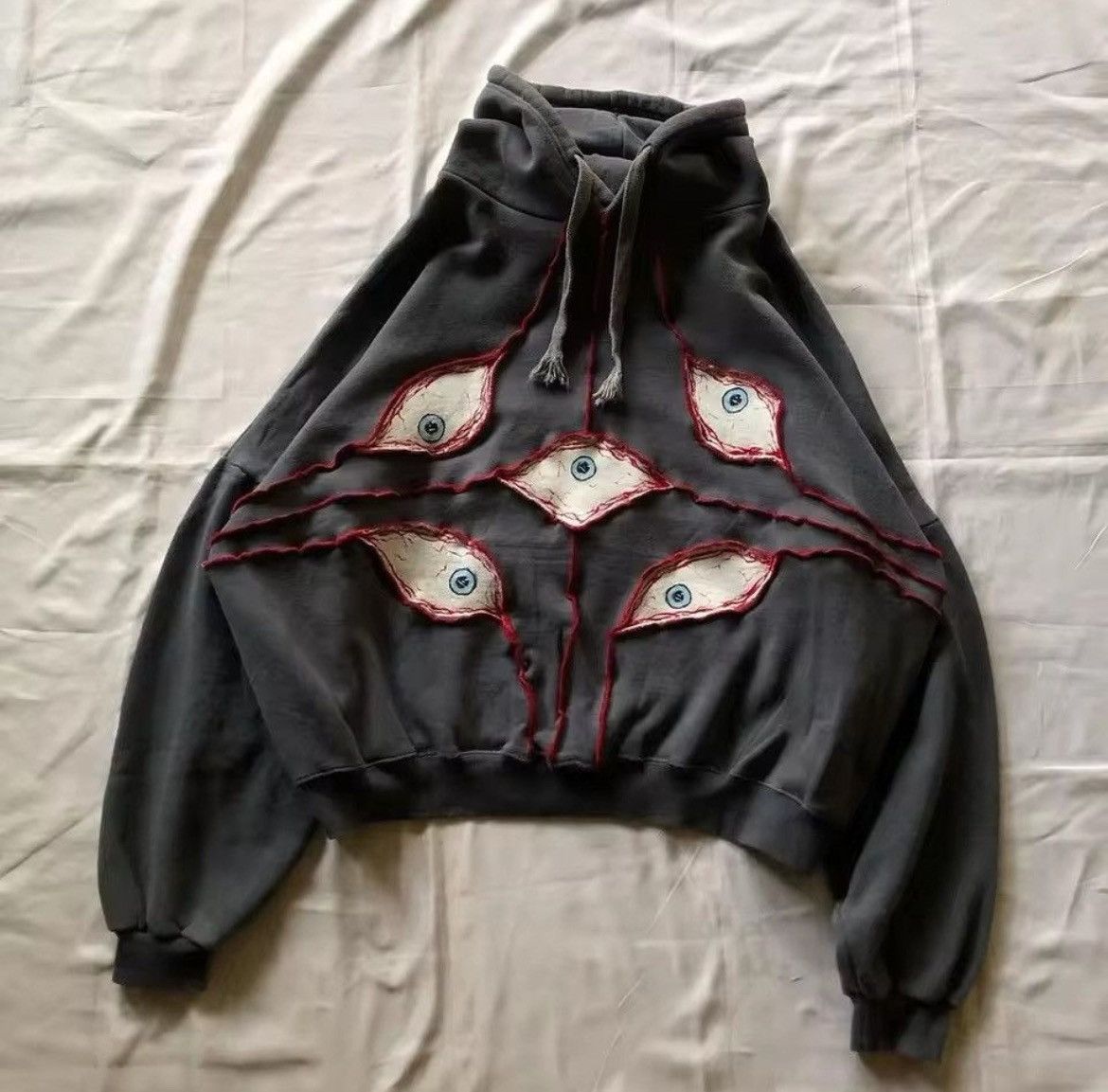 Japanese Brand × Other Streetwear y2k sweatshirt hoodie retro gothic eye print Size US L / EU 52-54 / 3 - 1 Thumbnail