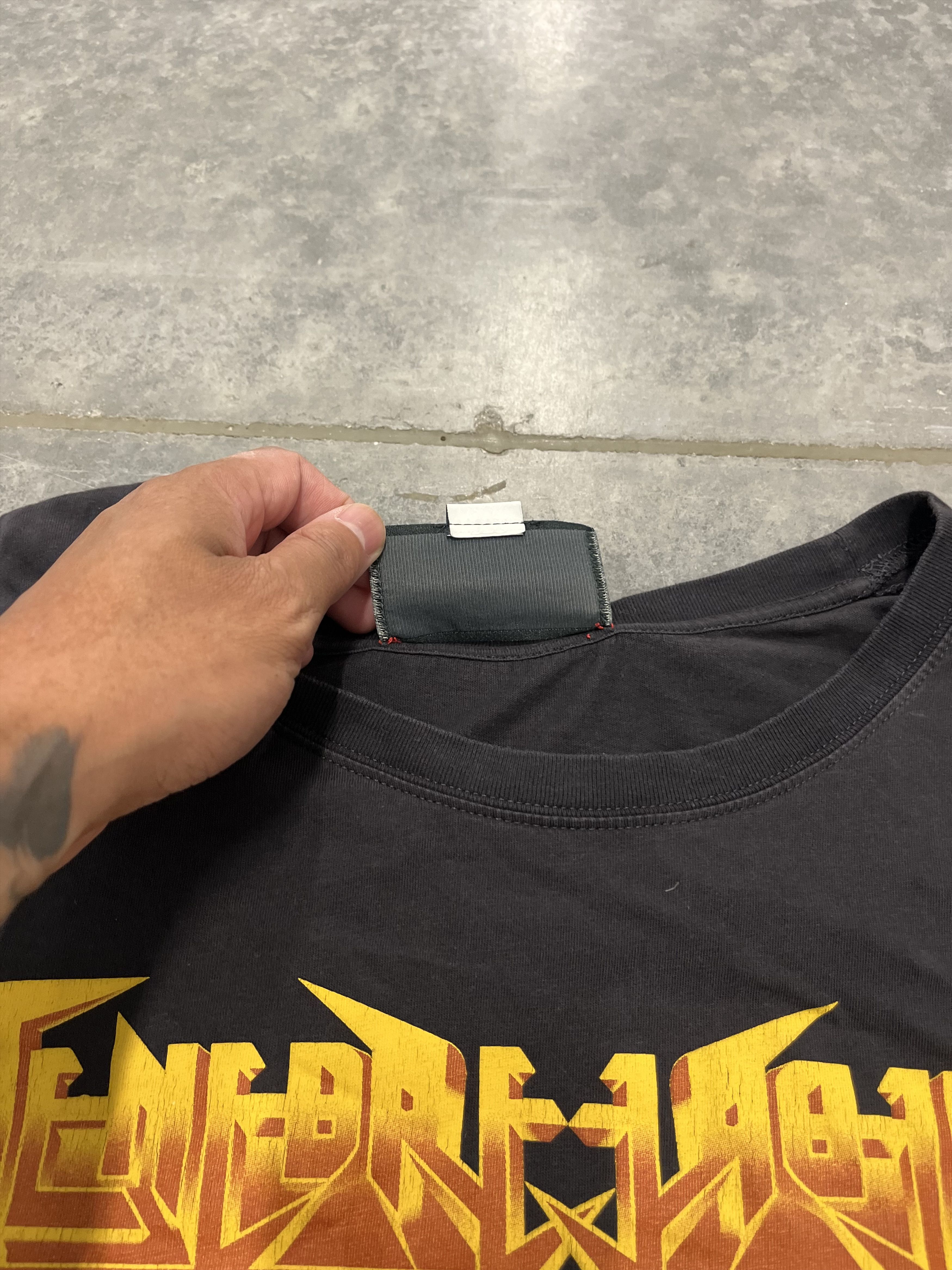 Gucci GUCCI Metal Logo T-Shirt in Black Sz L Size US L / EU 52-54 / 3 - 3 Thumbnail